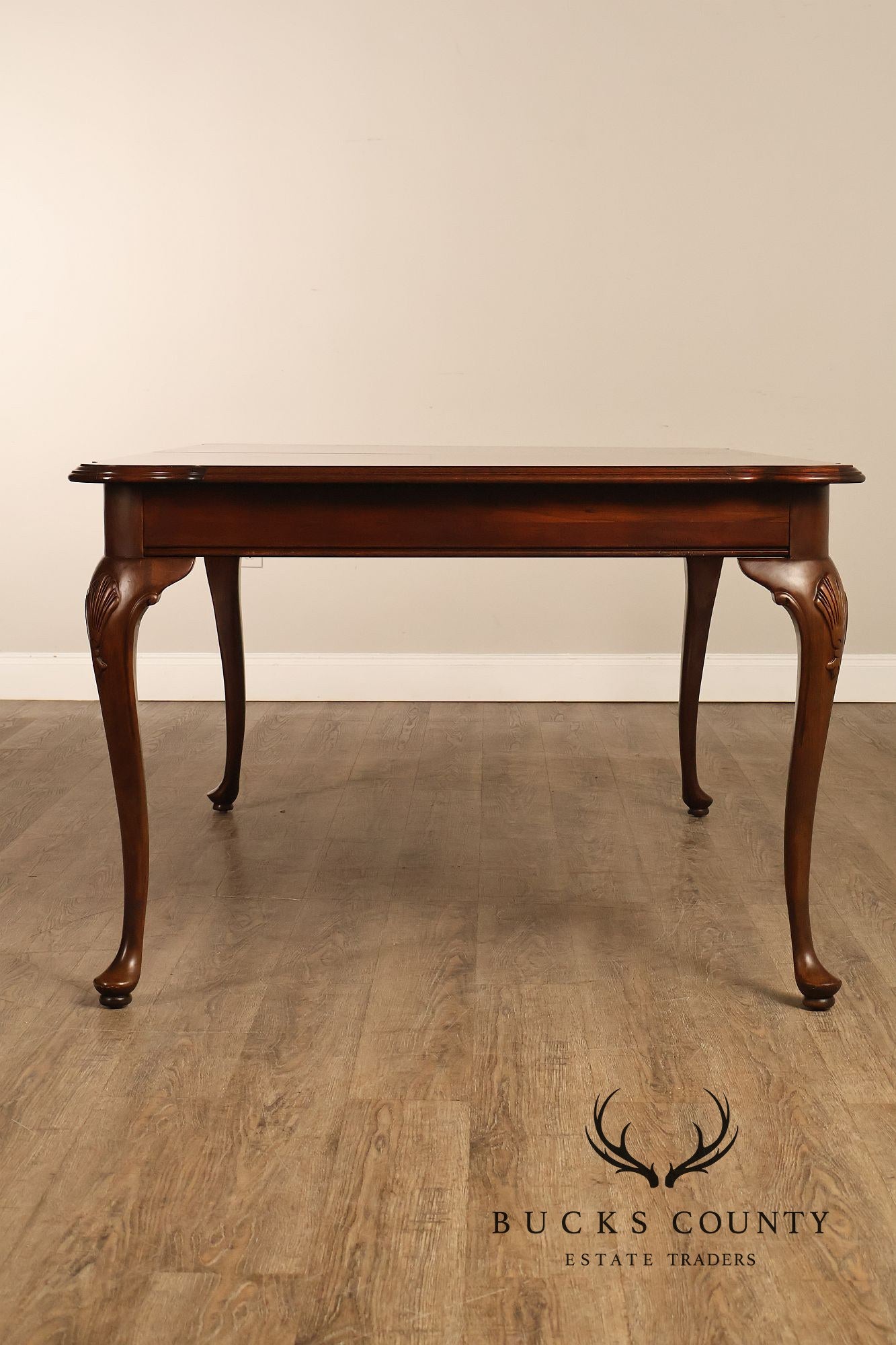 Ethan Allen Queen Anne Style Expandable Cherry Dining Table