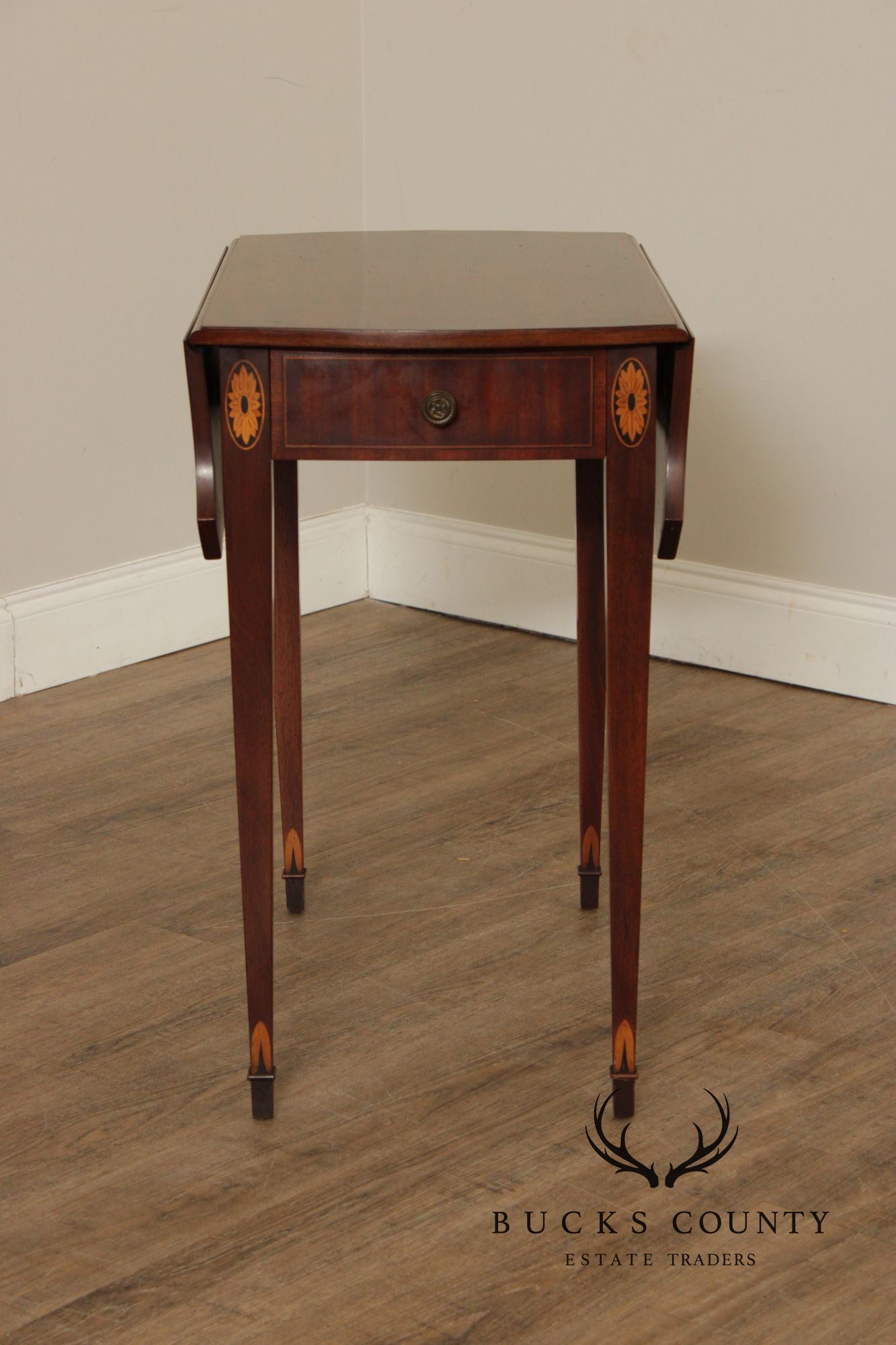 Kittinger Vintage Federal Style Mahogany Drop Leaf Pembroke Table
