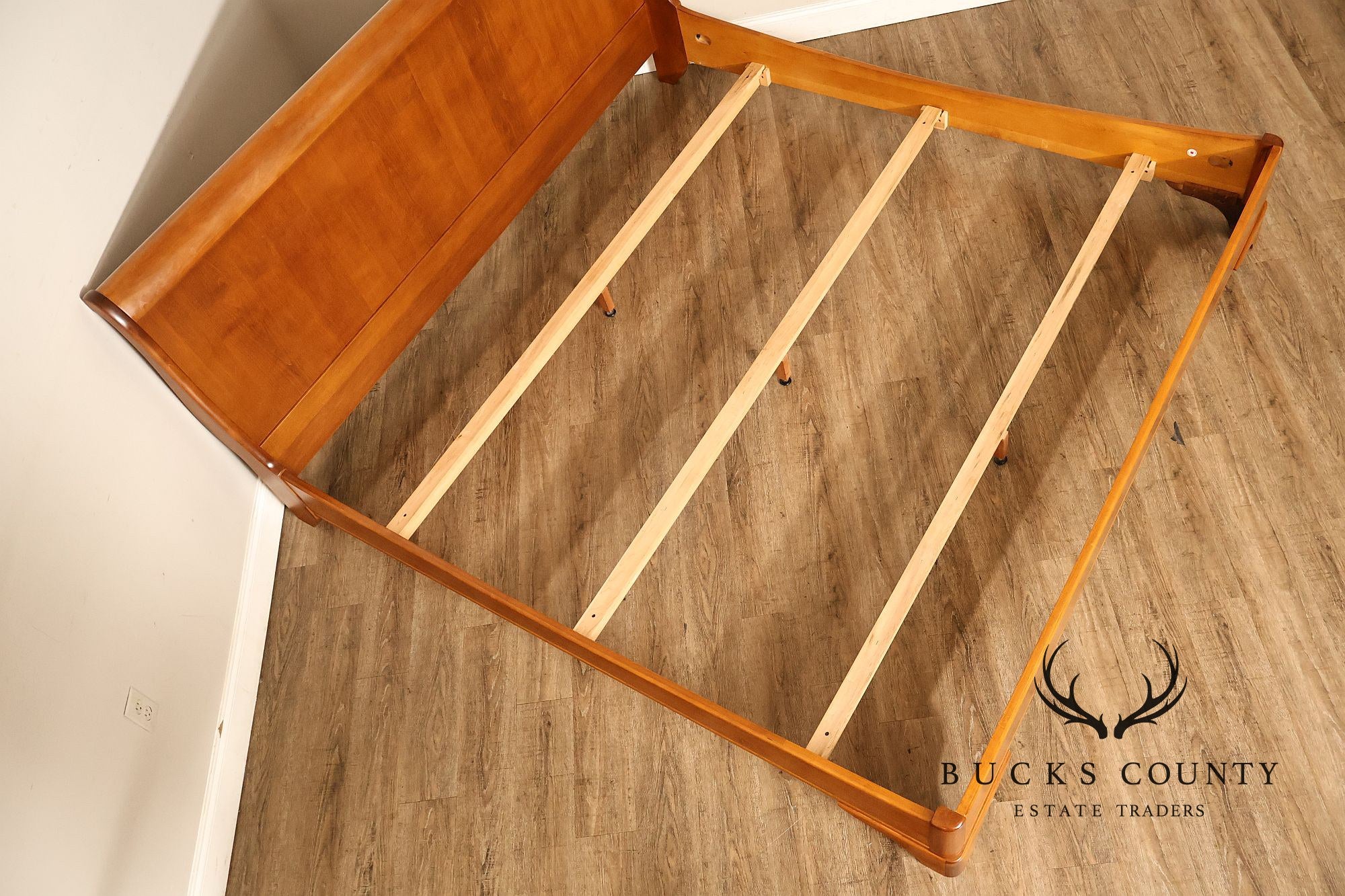 HPL Shermag Maple King Size Sleigh Bed