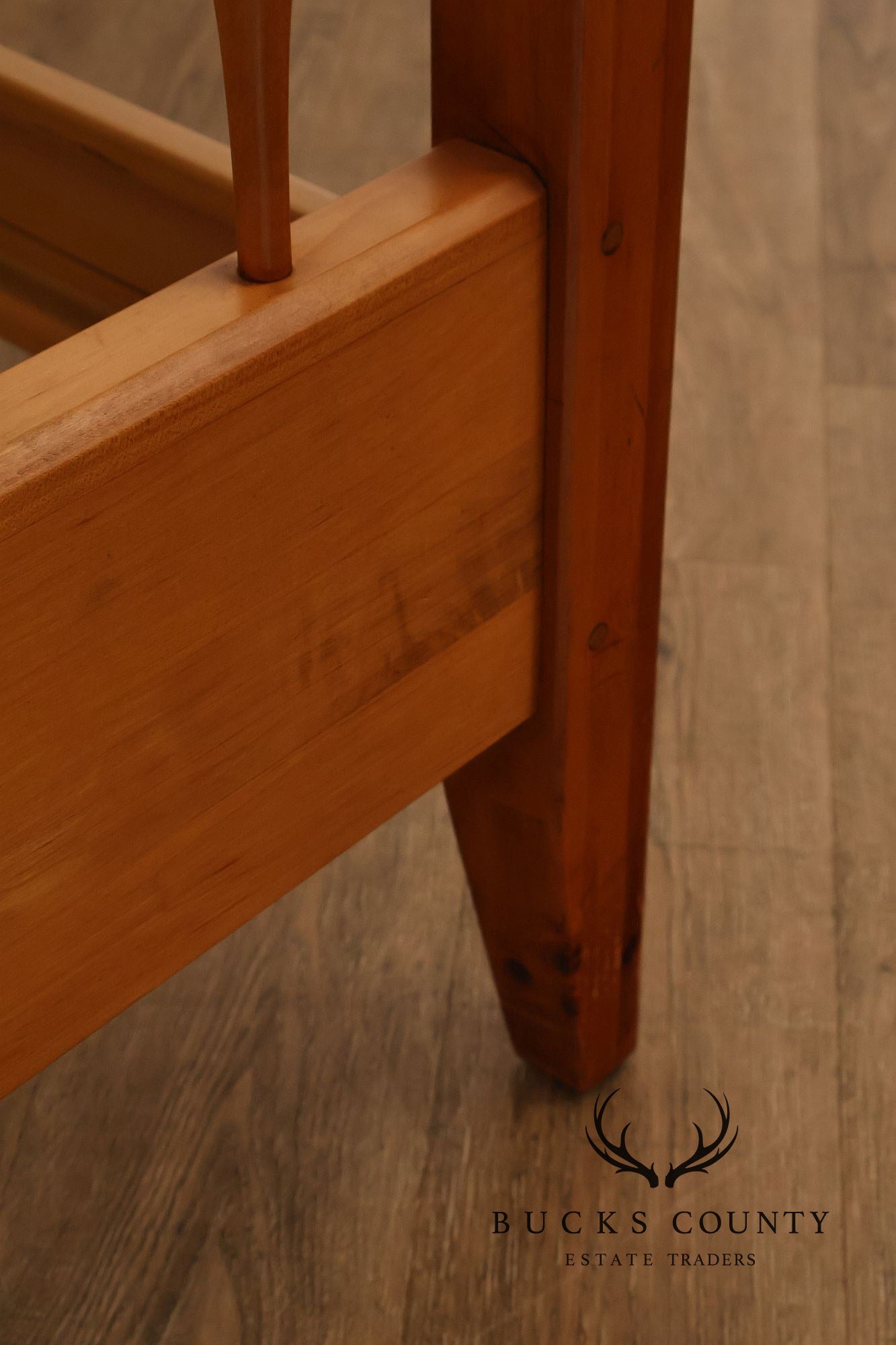 Ethan Allen Country Crossings Collection King Size Windsor Bed