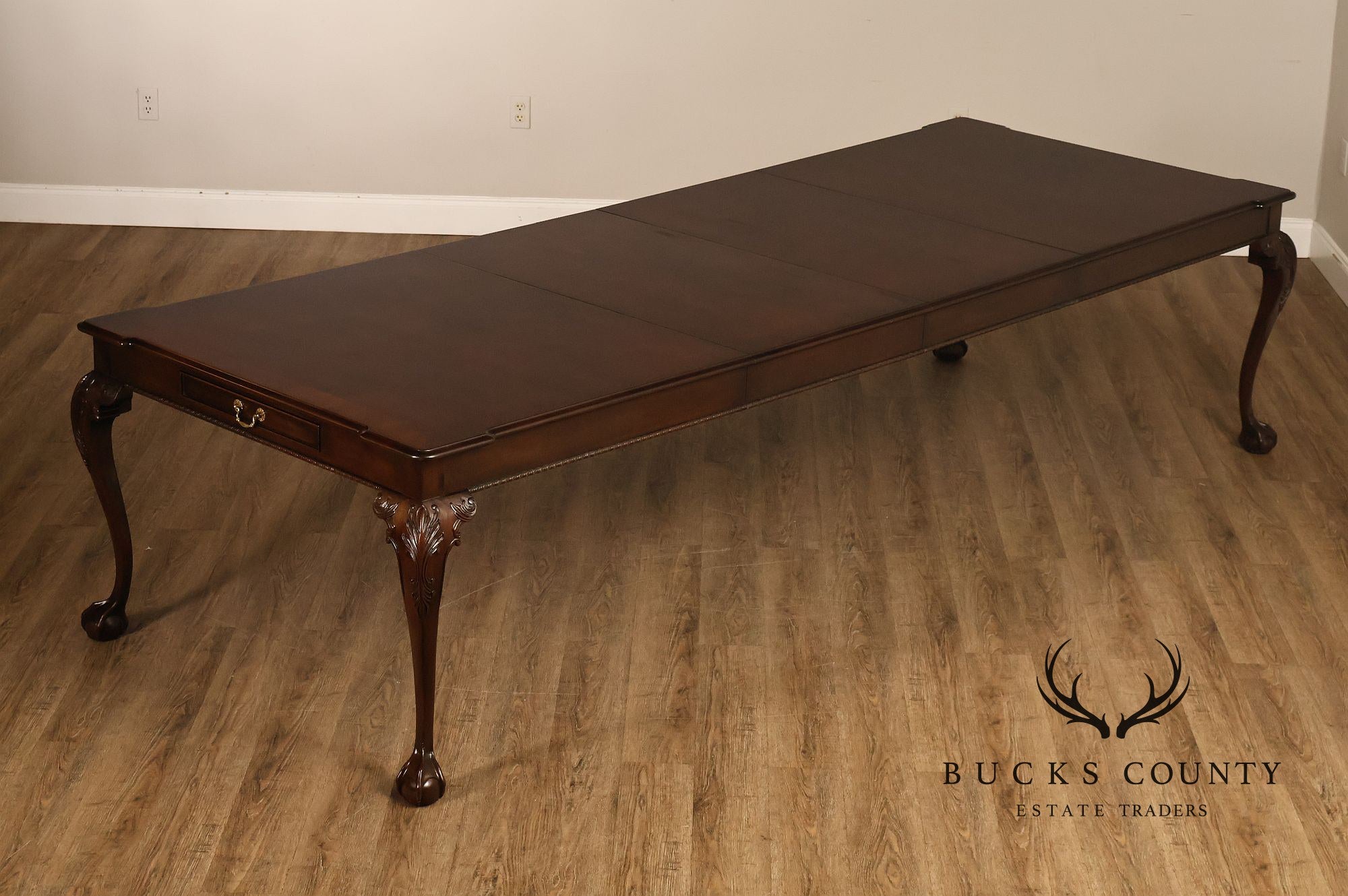 Henredon Rittenhouse Square Collection Chippendale Style Mahogany Expandable Dining Table