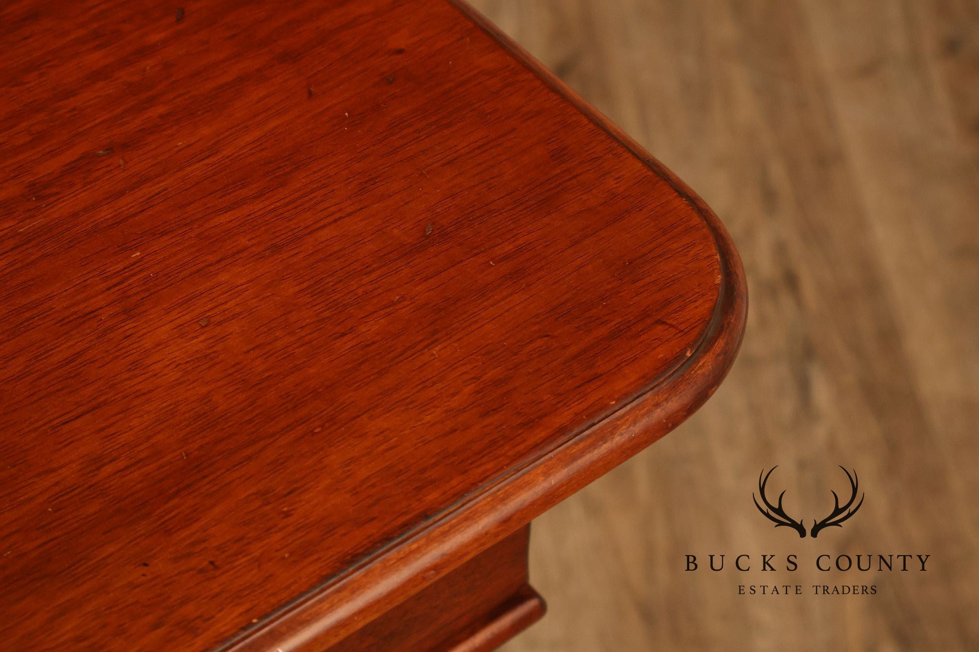 Lexington 'Vestiges' Pair of Mahogany Nightstands