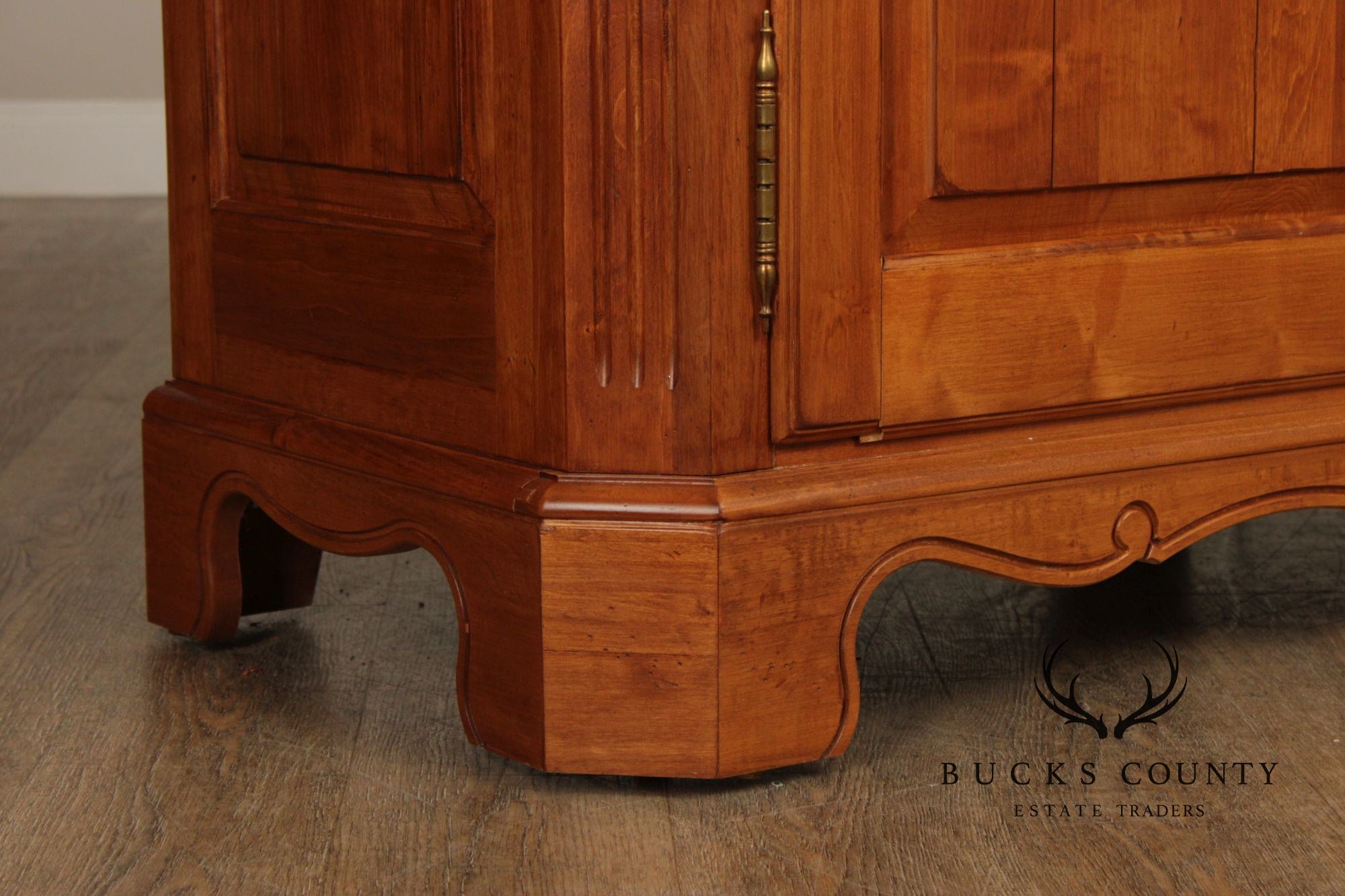 Ethan Allen 'Legacy' French Country Style China Cabinet
