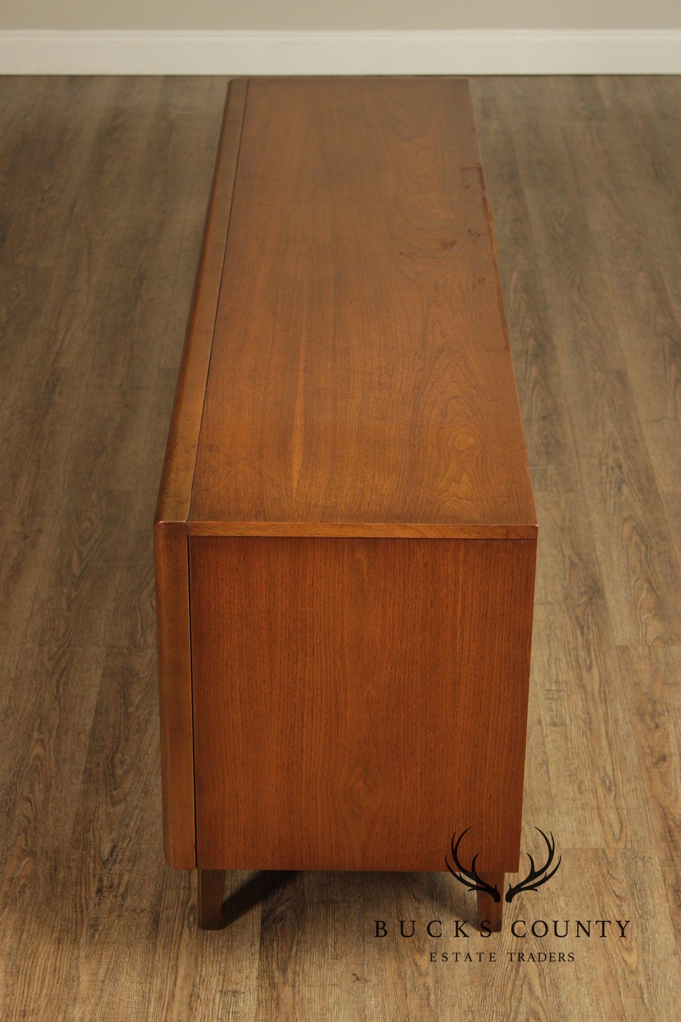 United Furniture Mid-Century Modern Walnut Diamond Front 9-Drawer Dresser