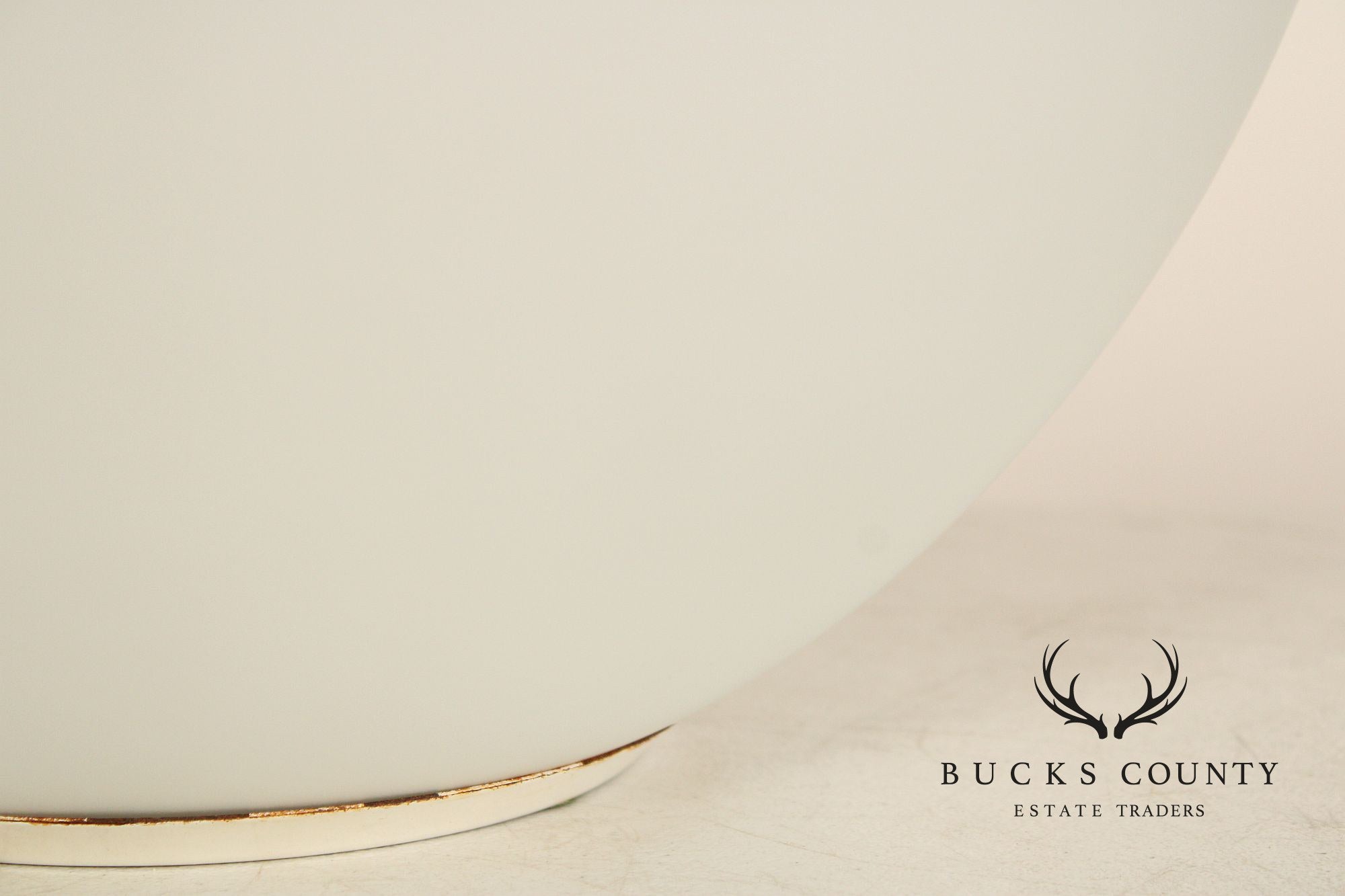 Laurel Lamp Company Mid Century Modern Glass Egg Lamp