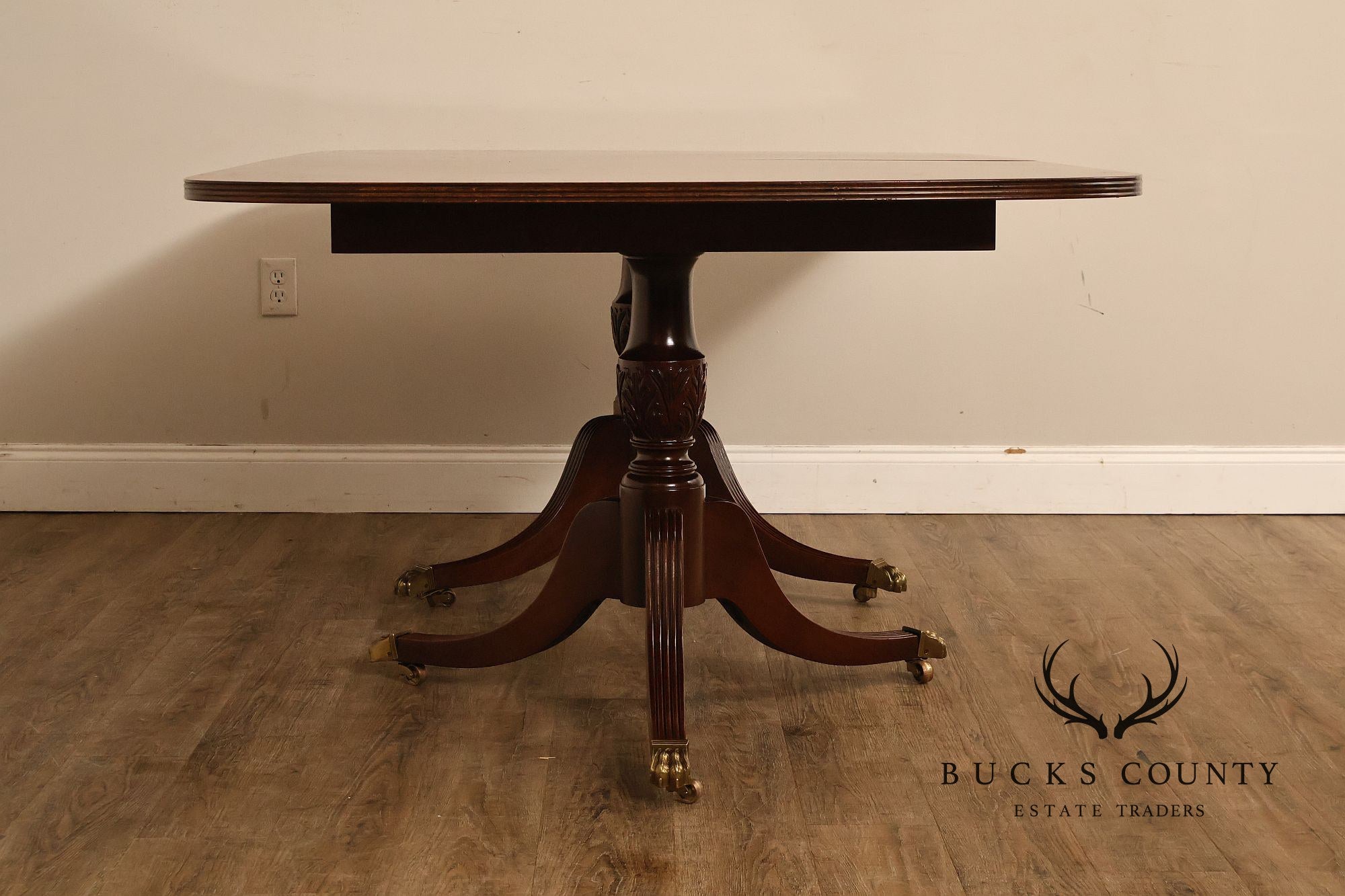 Hickory Chair Banded Mahogany Expandable Dining Table With Two Leaves