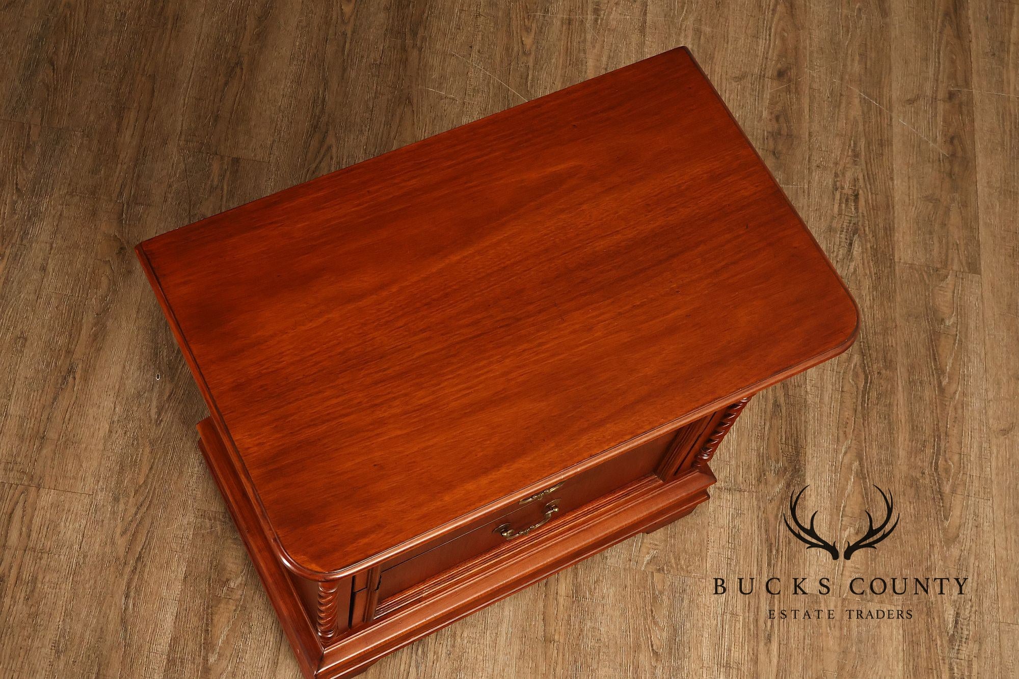 Lexington 'Vestiges' Pair of Mahogany Nightstands