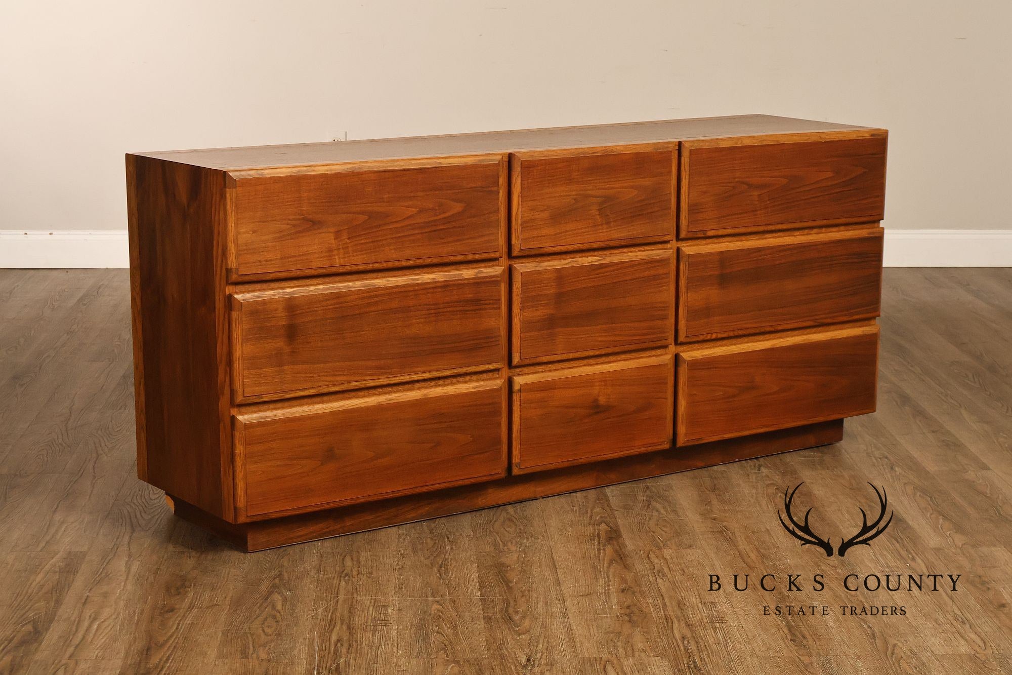 Lane Mid Century Modern Walnut 9 Drawer Dresser
