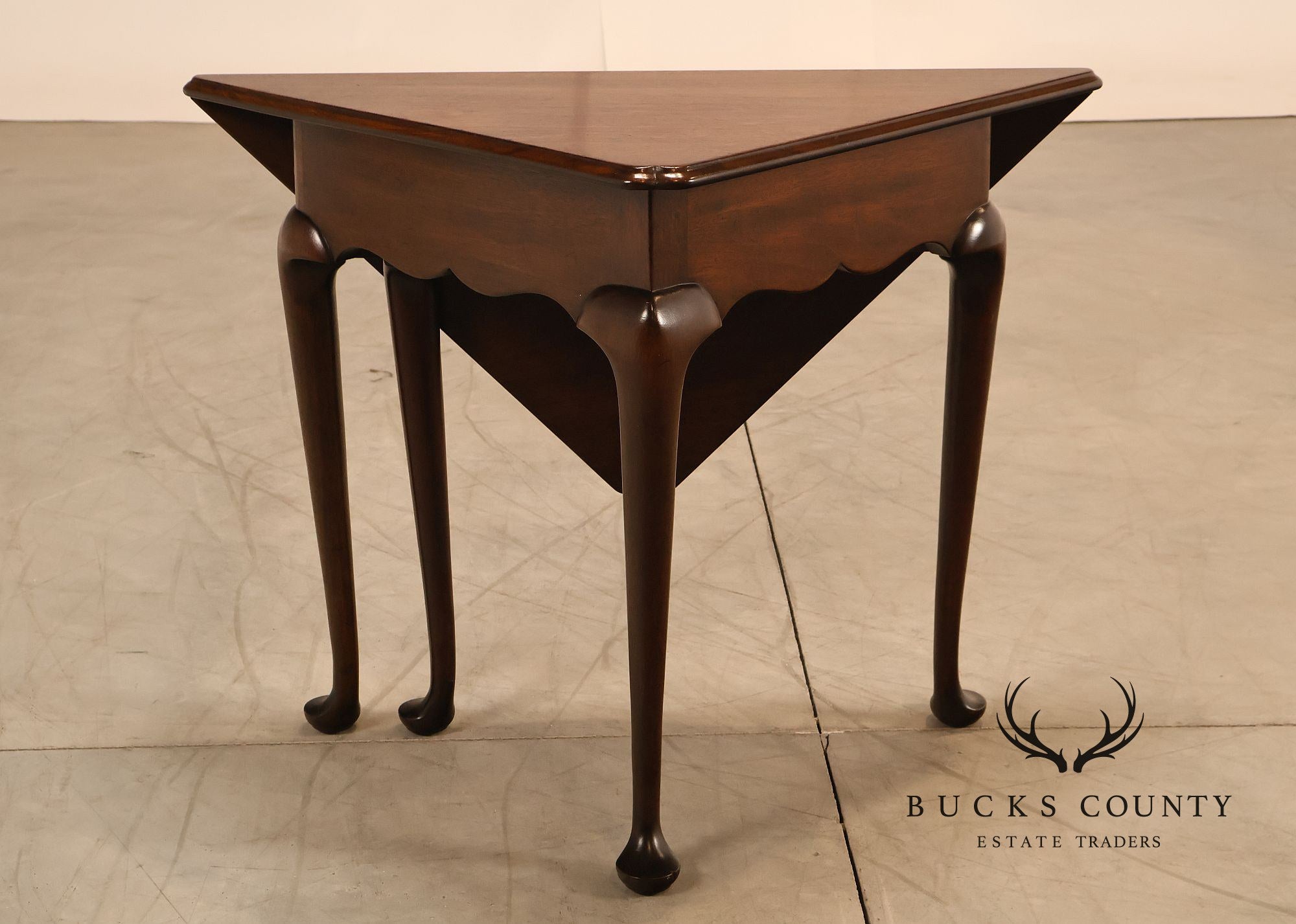 Kittinger Colonial Williamsburg Mahogany Drop-Leaf Napkin Table