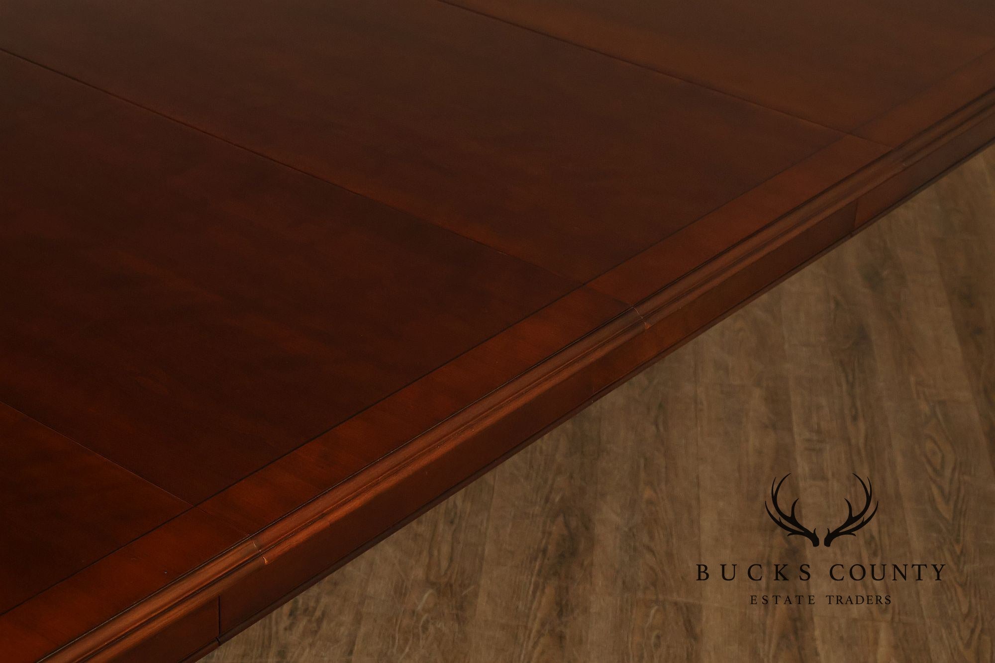 Ethan Allen Queen Anne Style Expandable Cherry Dining Table