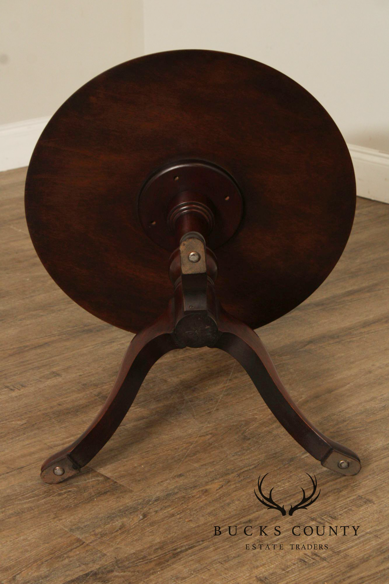Mahogany Federal Style Round Pedestal Table