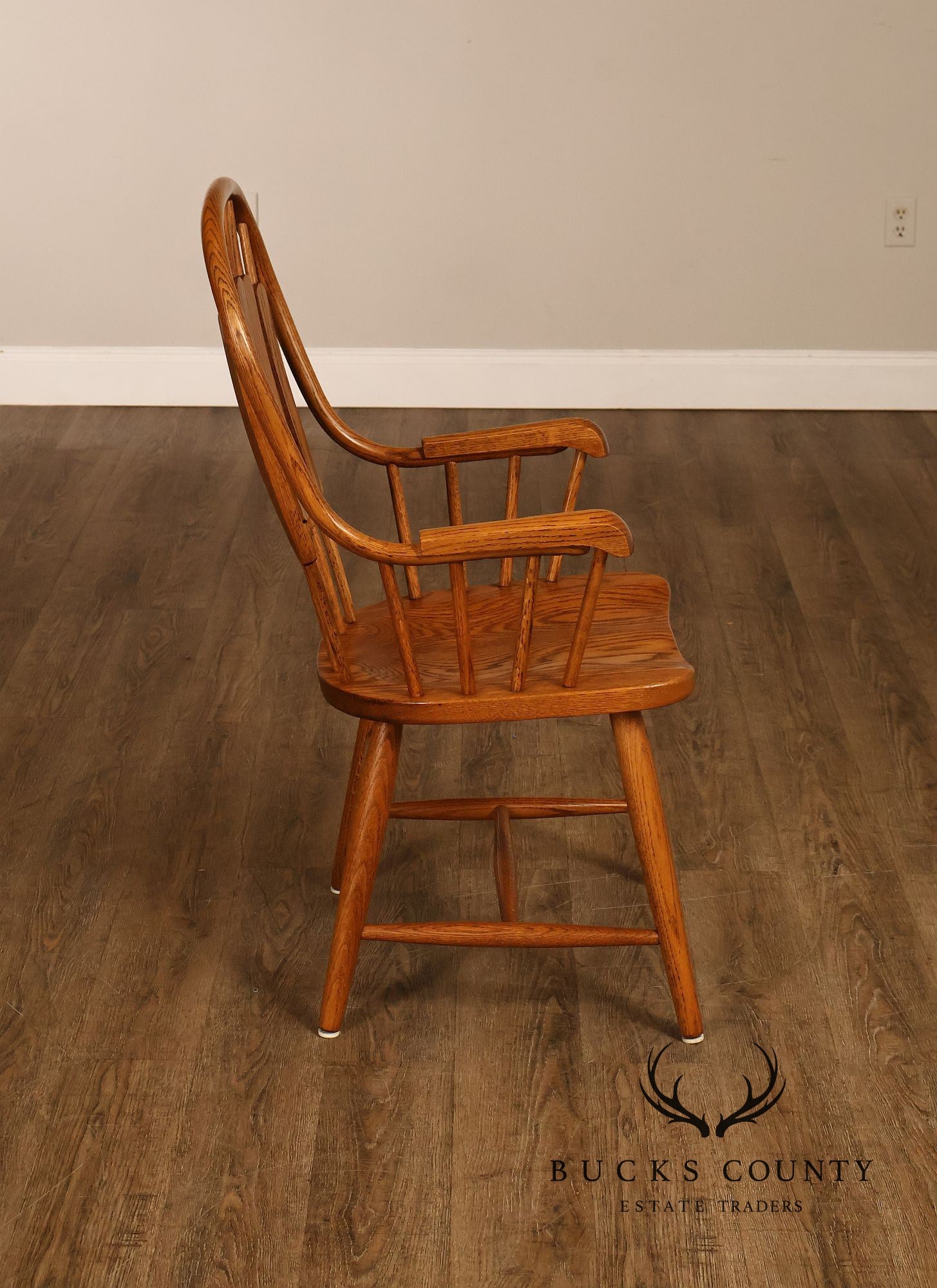 Richardson Brothers Colonial Windsor Style Set Of Seven Oak Dining Chairs