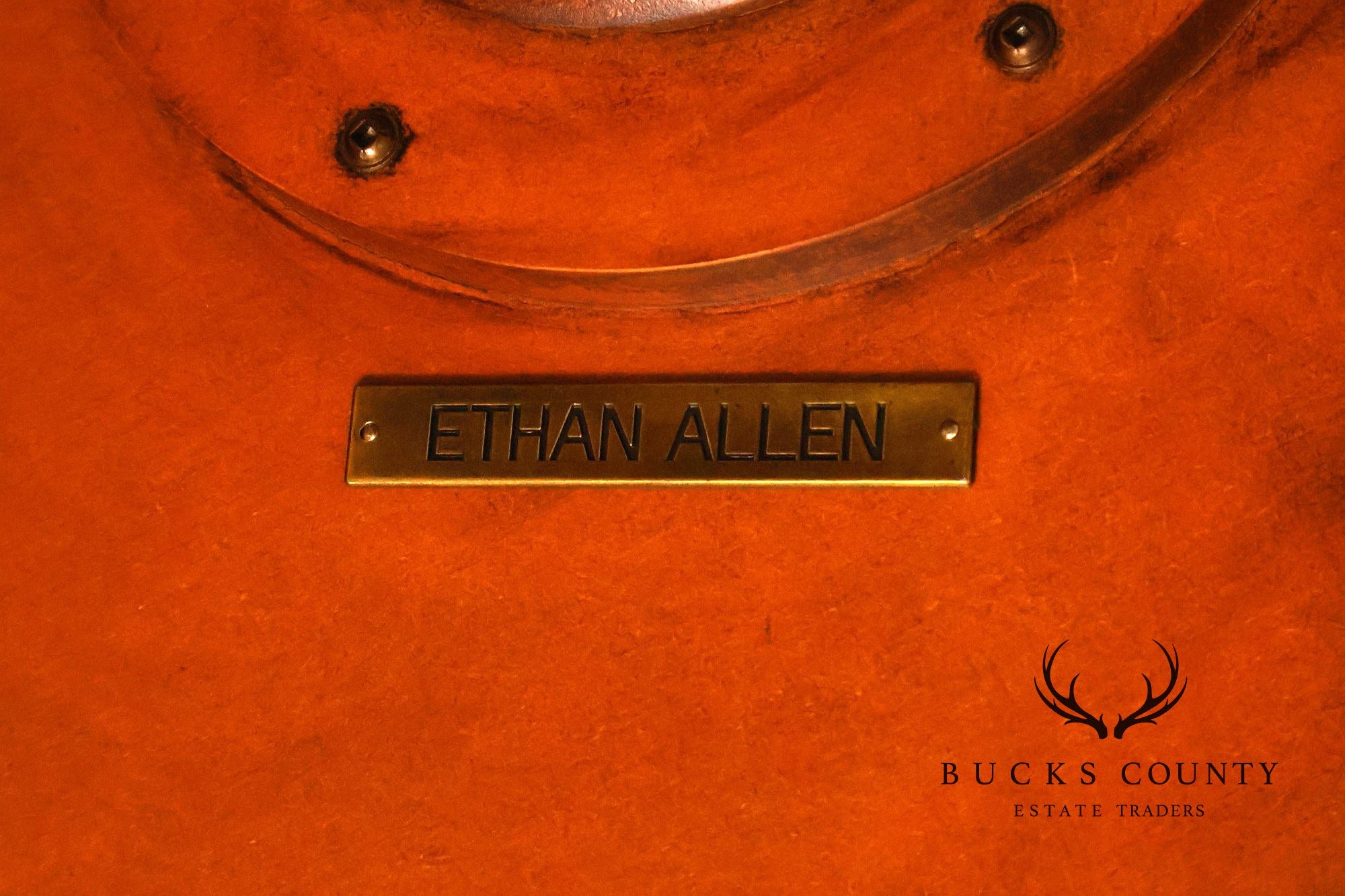 Ethan Allen Round Pineapple Pedestal Side Table