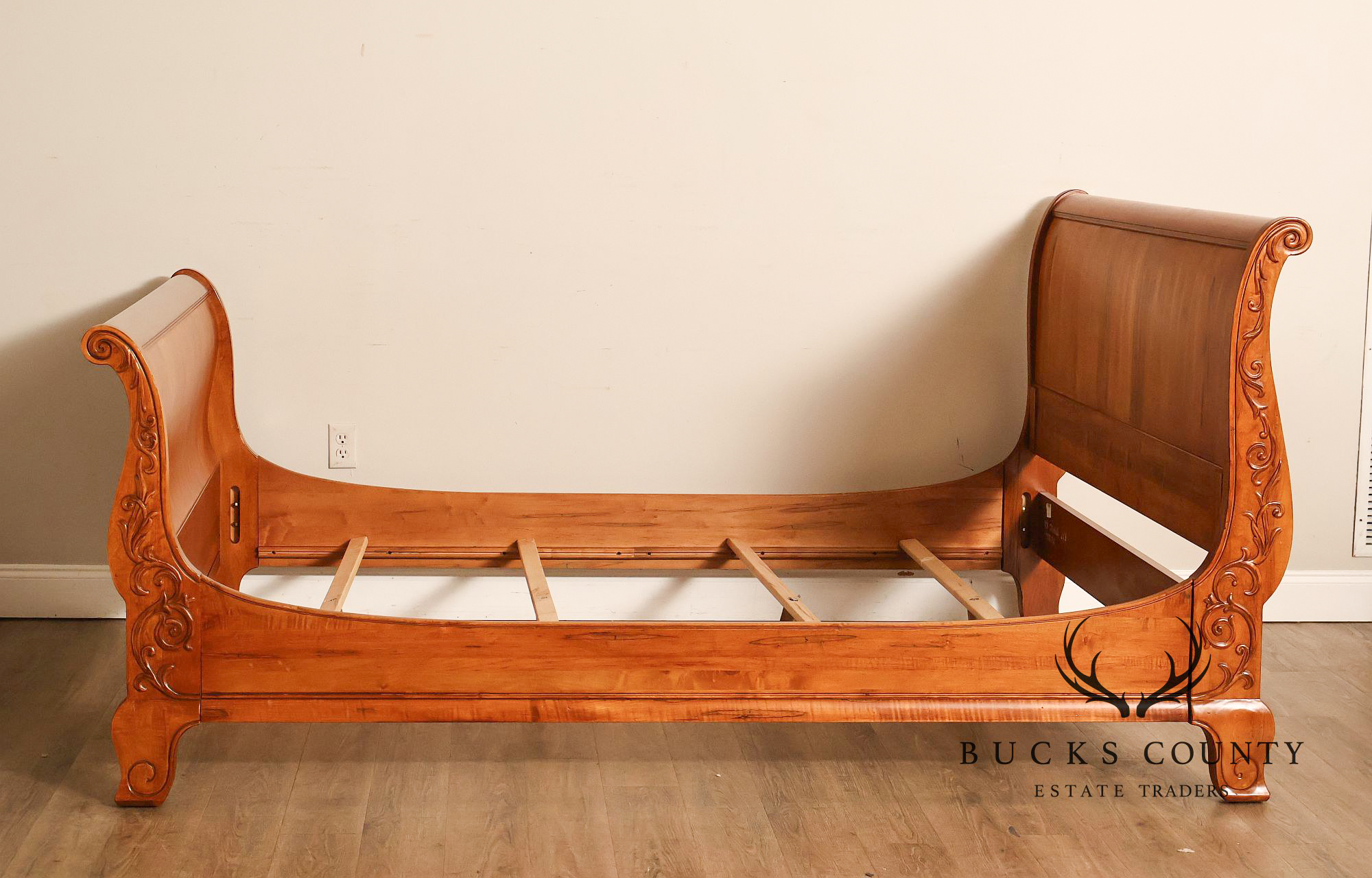 Ethan Allen 'Legacy' French Country Style Queen Sleigh Bedframe