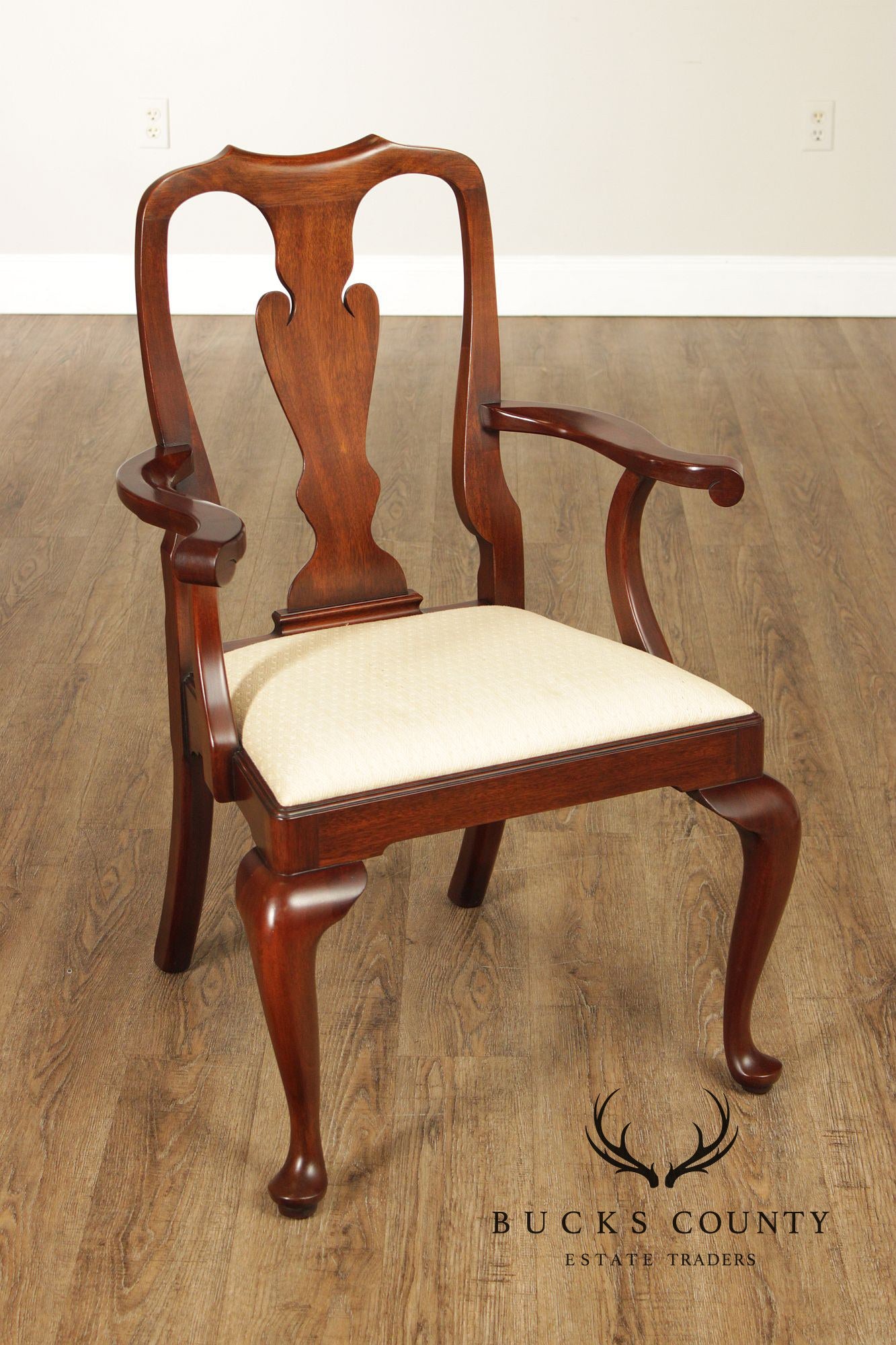 Henkel Harris Queen Anne Style Set of Eight Mahogany Dining Chairs