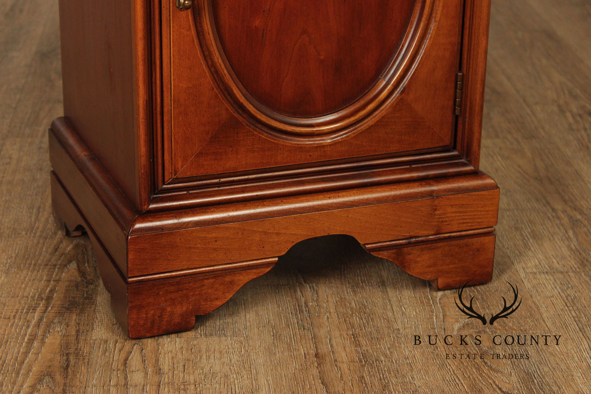 Lexington Furniture 'Chez Michelle' Bedside Cabinet Nightstand