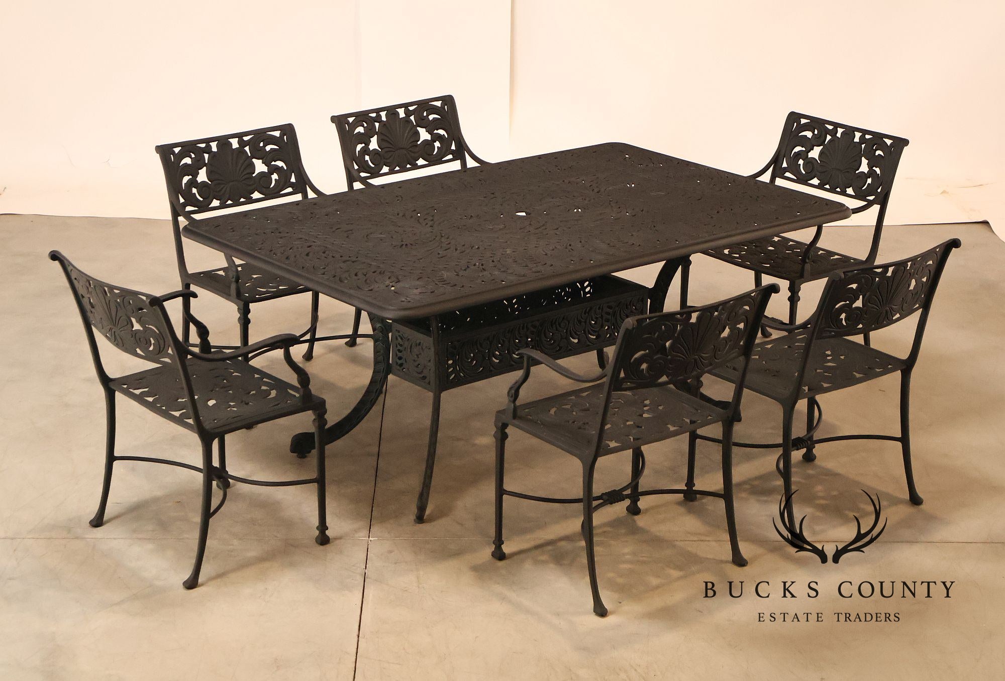 Cast Aluminum Outdoor Dining Set With Pierced Decoration