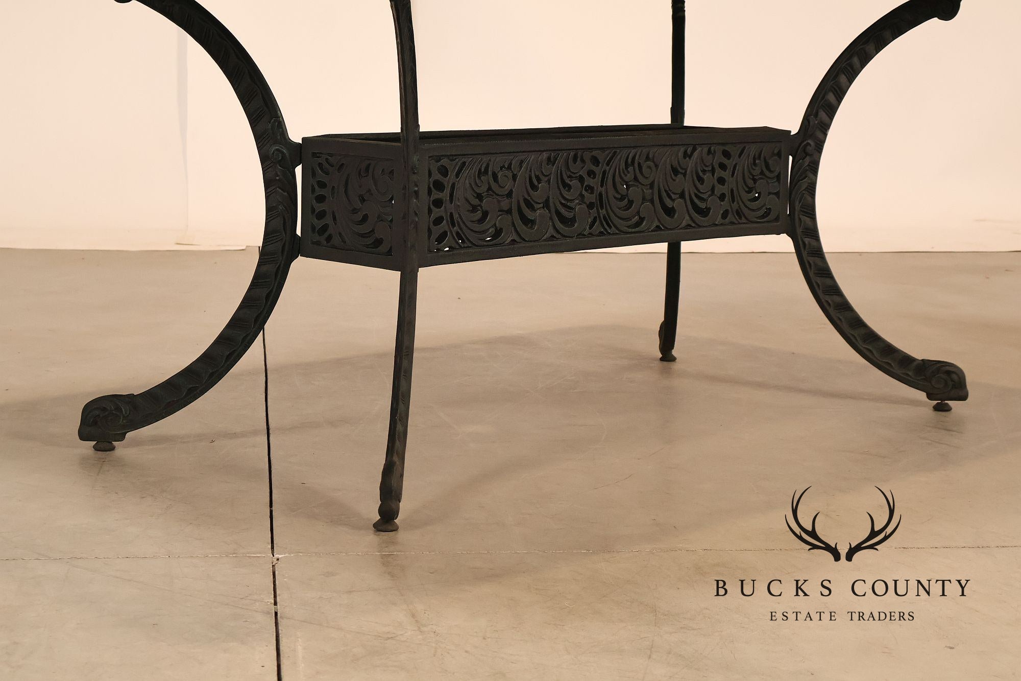 Cast Aluminum Outdoor Dining Set With Pierced Decoration