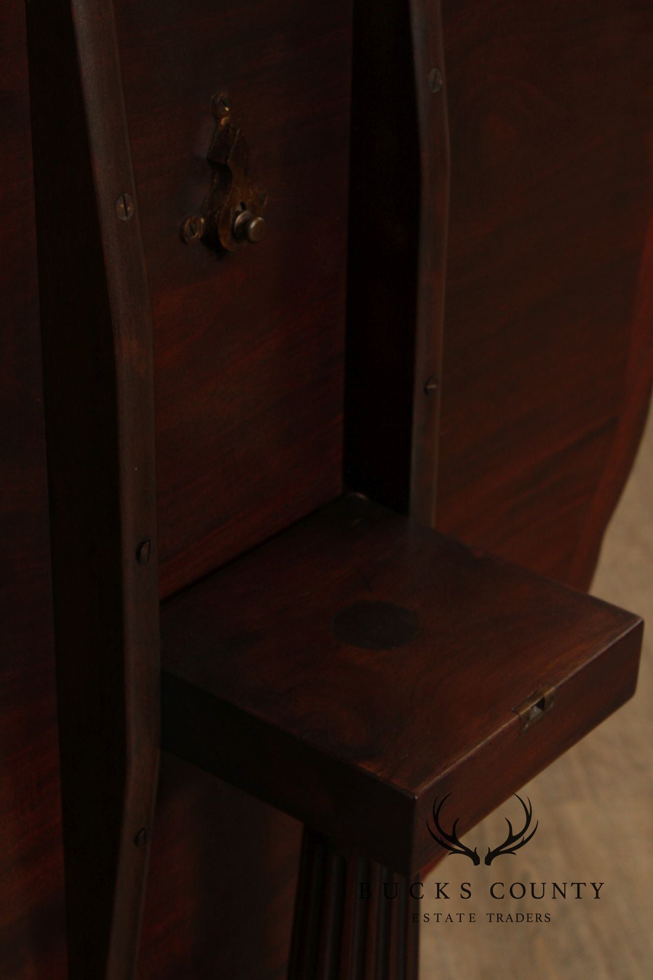 Schmieg and Kotzian Georgian Style Mahogany Pie Crust Table