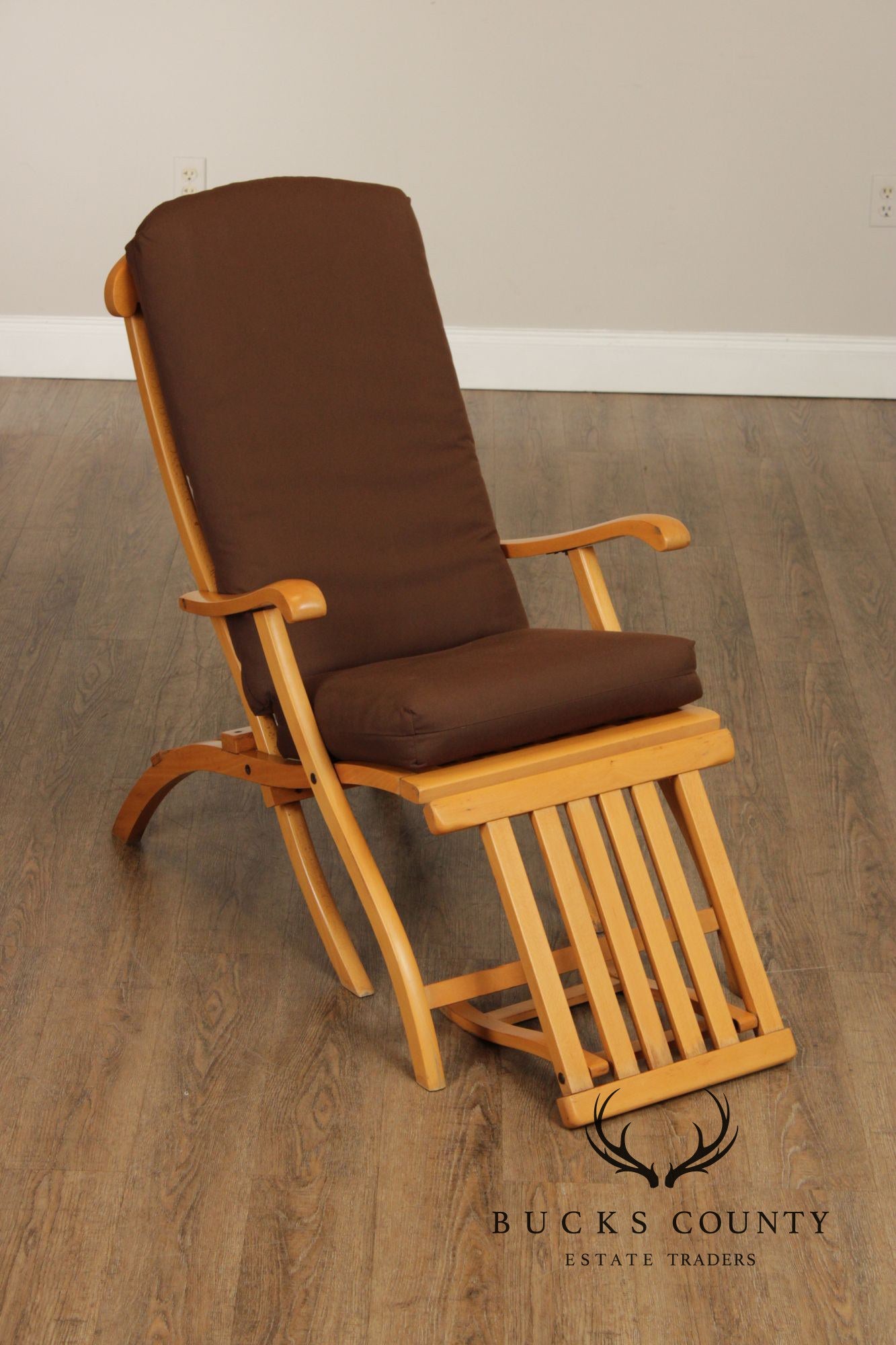Vintage Campaign Style Pair of Maple Folding Cruise Ship Steamer Lounge Chairs