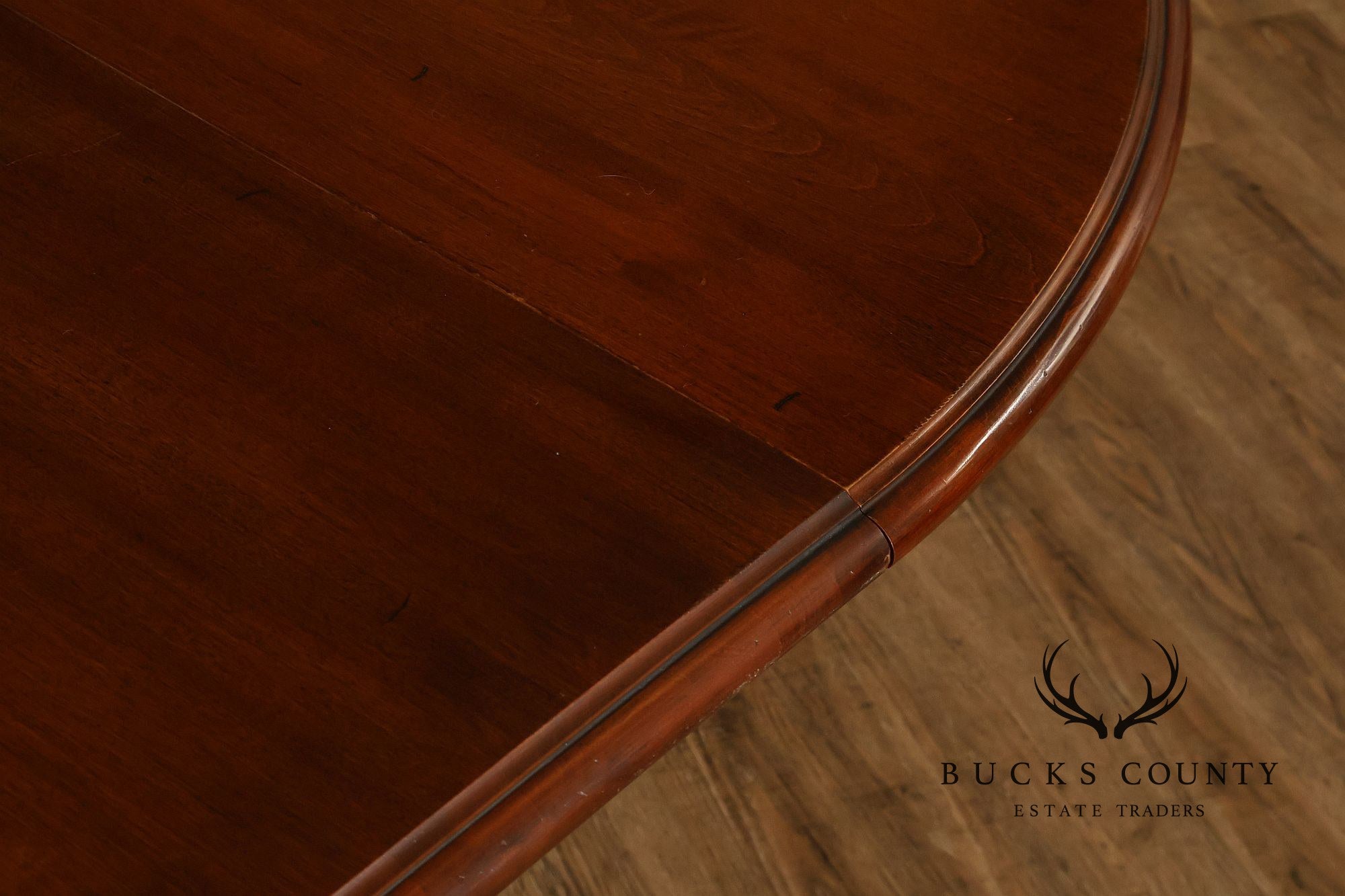 Ethan Allen Country French Style Round Extension Dining Table