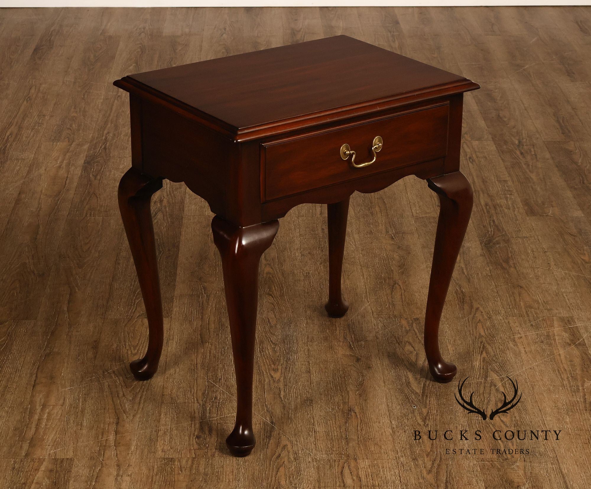 Henkel Harris Virginia Galleries Queen Anne Style Pair Of Mahogany One Drawer Nightstands