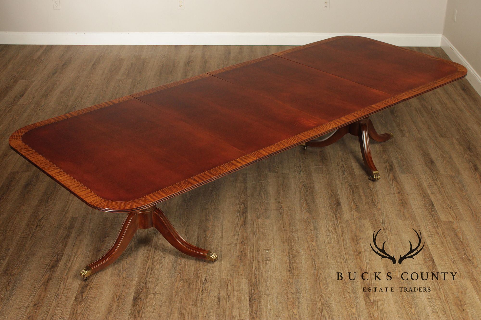 Henredon Georgian Style Double Pedestal Banded Mahogany Dining Table