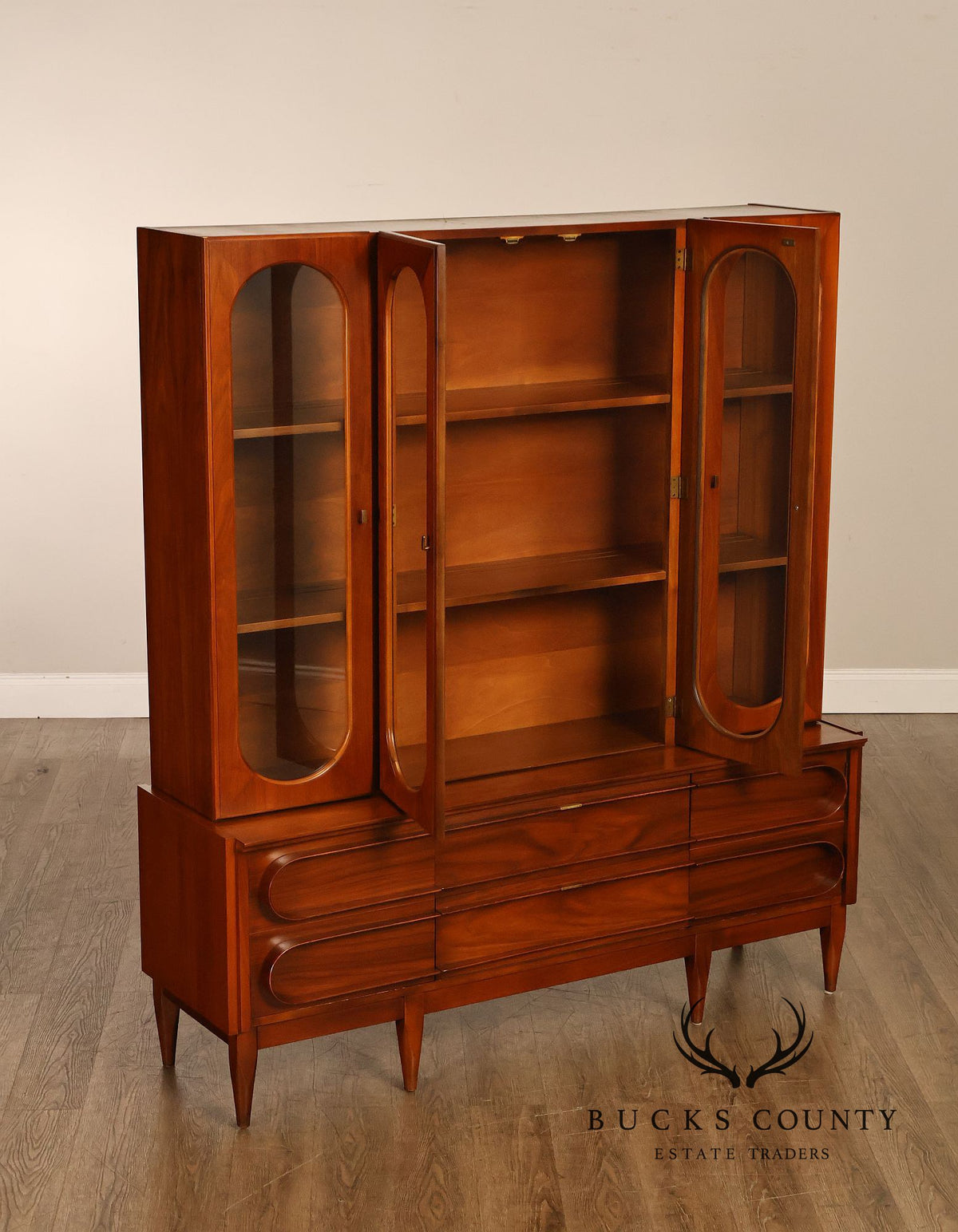 Pulaski Furniture Mid Century Modern Walnut Cathedral Door China Cabinet Sideboard