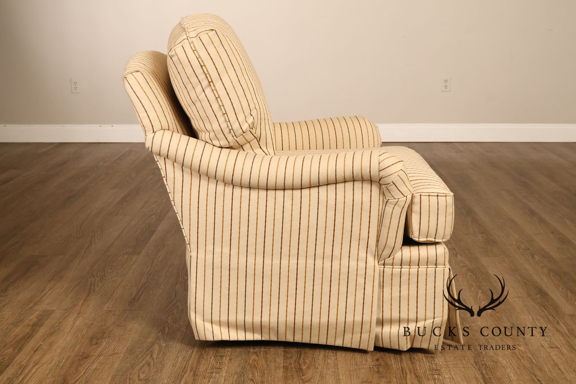 Harden Traditional Pair of Swivel Club Chairs