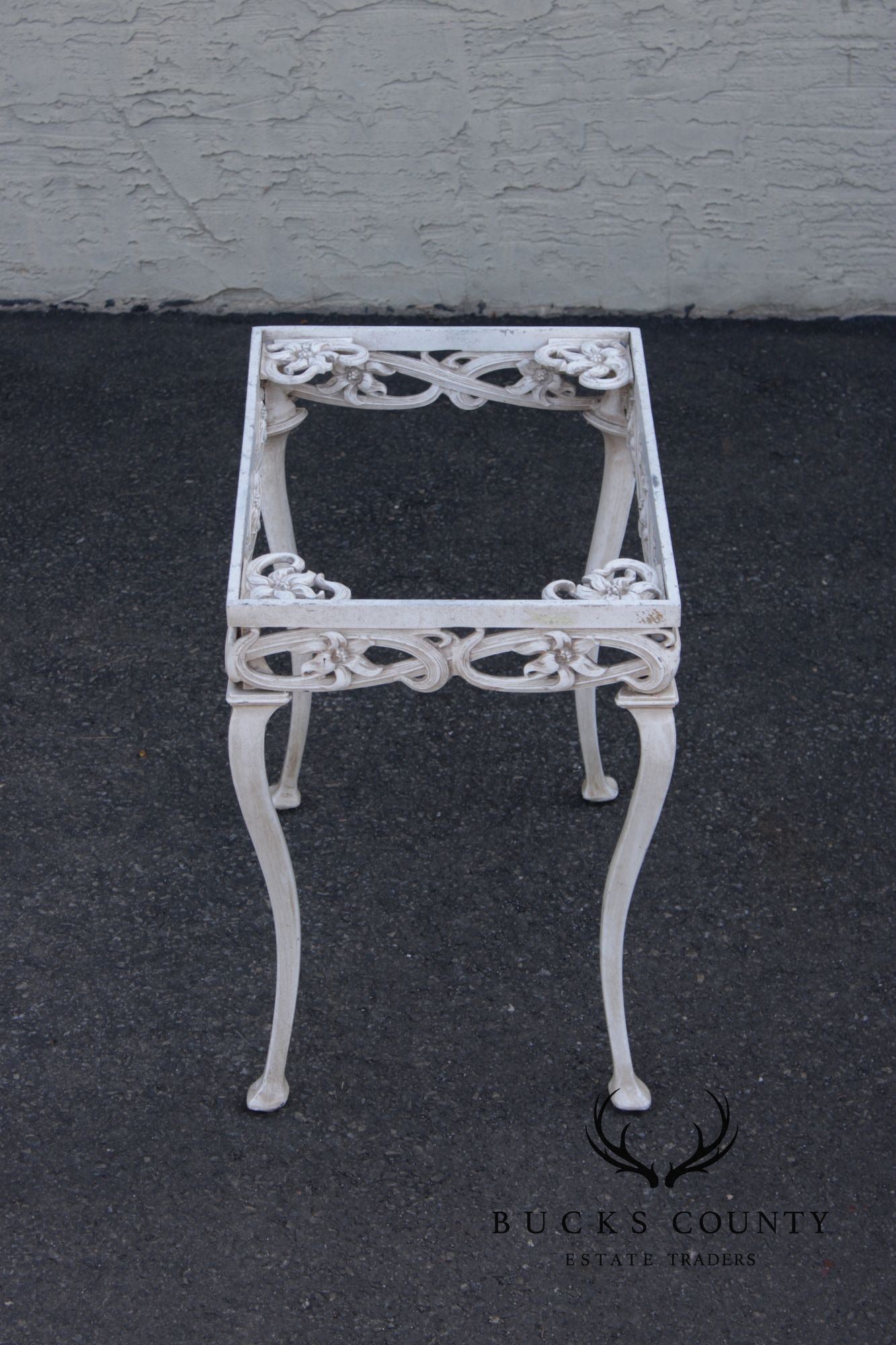 Brown Jordan Cast Aluminum 'Day Lily' Outdoor Patio Side Table