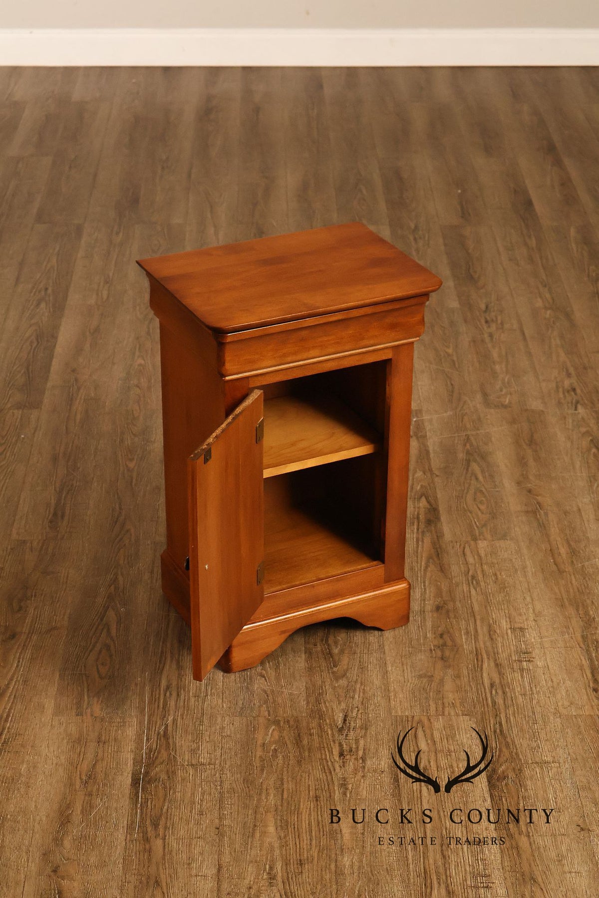 HPL Shermag Louis Philippe Style Pair of Cabinet Nightstands