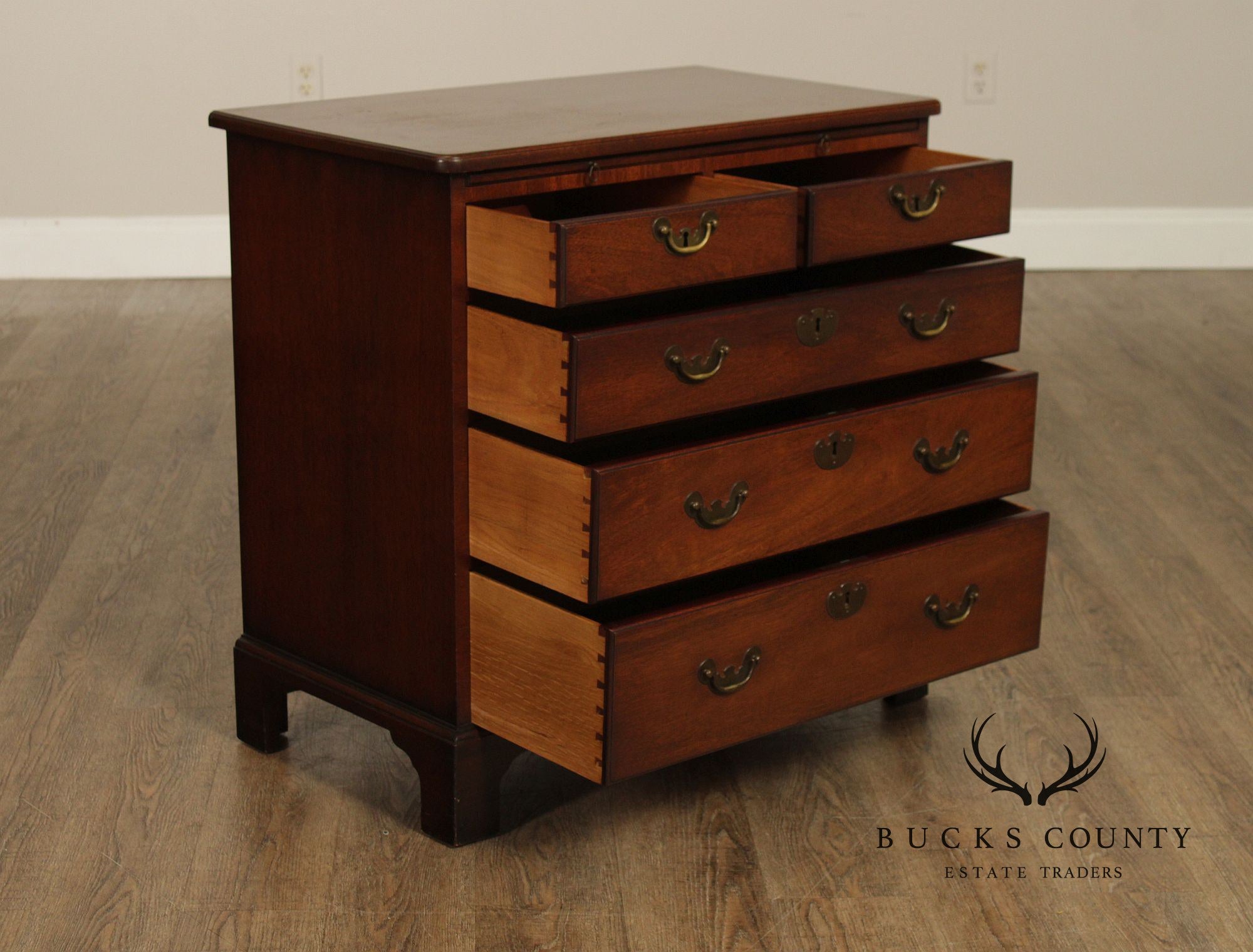 Kittinger Colonial Williamsburg Mahogany Bachelor’s Chest