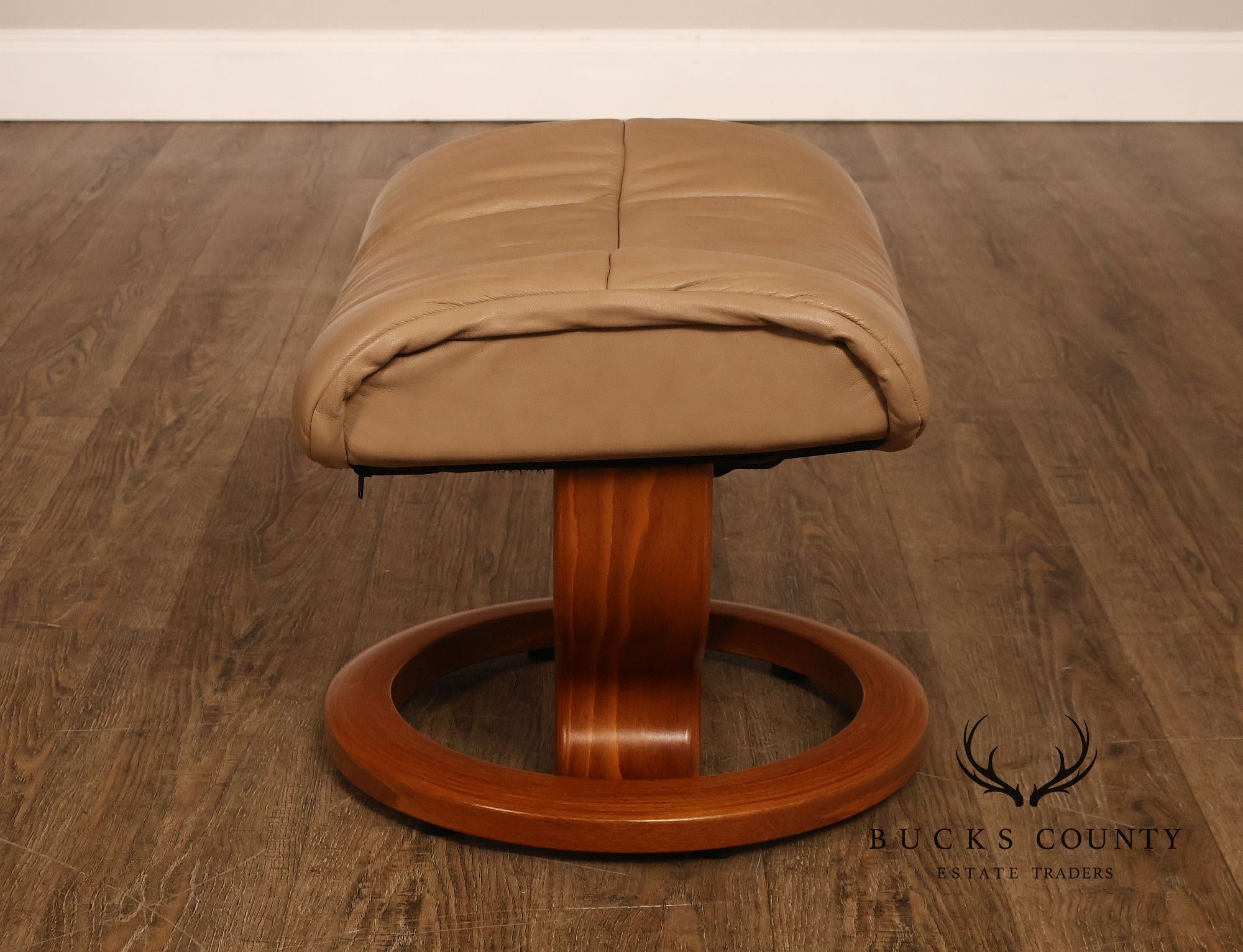 Ekornes Stressless Modern Leather Recliner And Ottoman