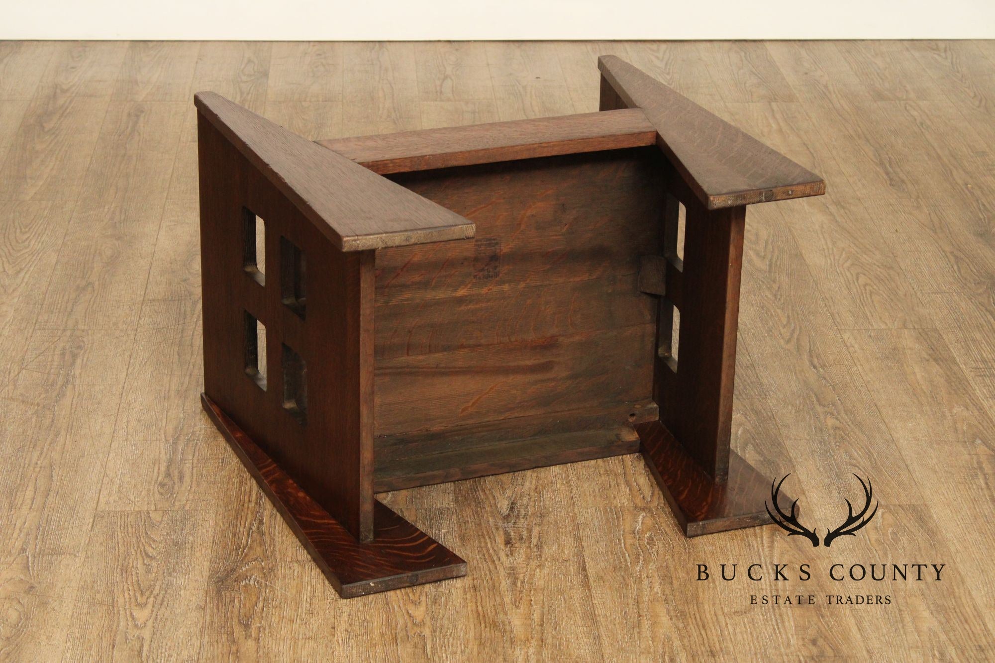 Limbert Antique Mission Oak Cut-Out Window Bench