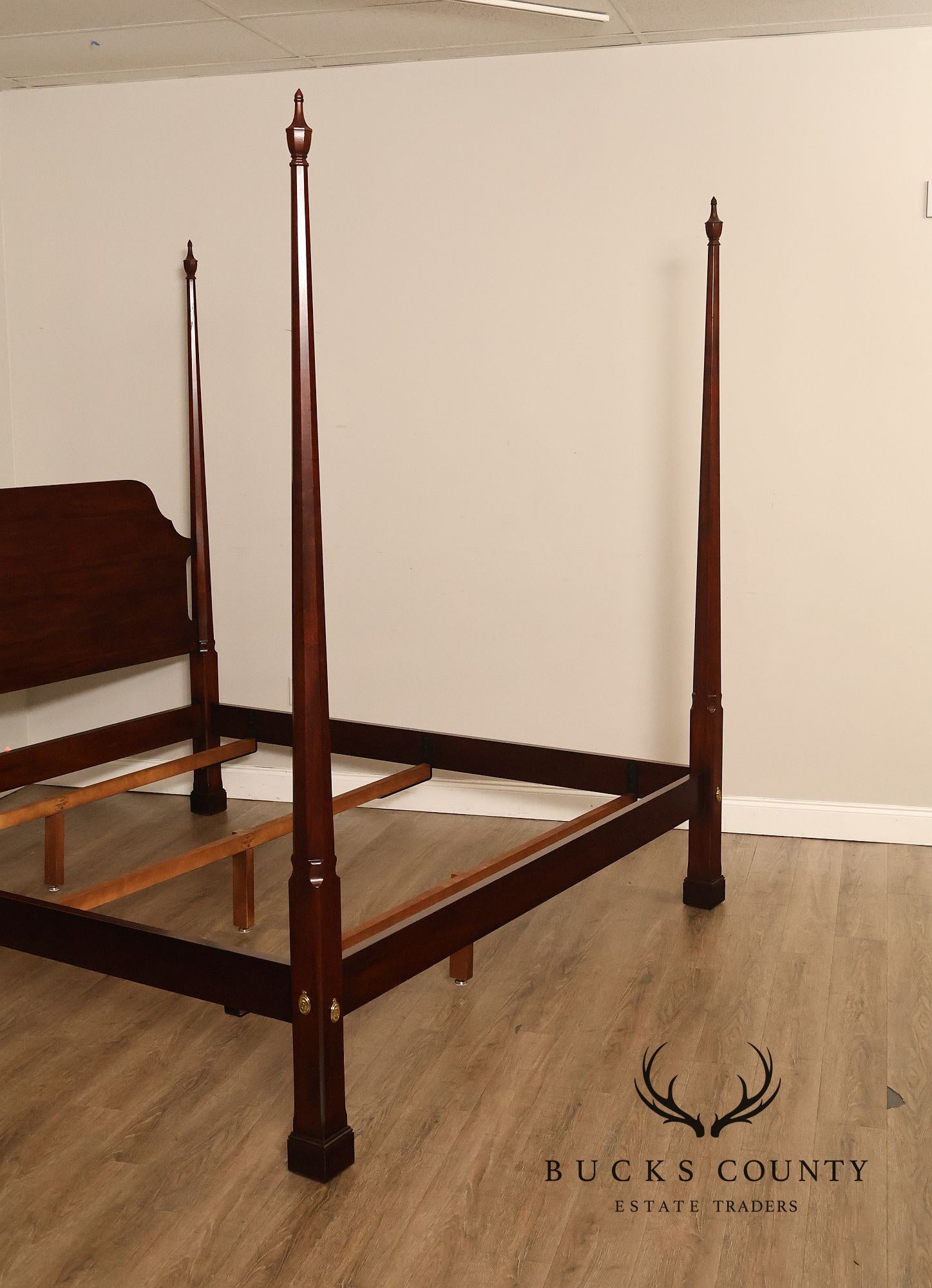 Henkel Harris Mahogany King Pencil Point Poster Bed