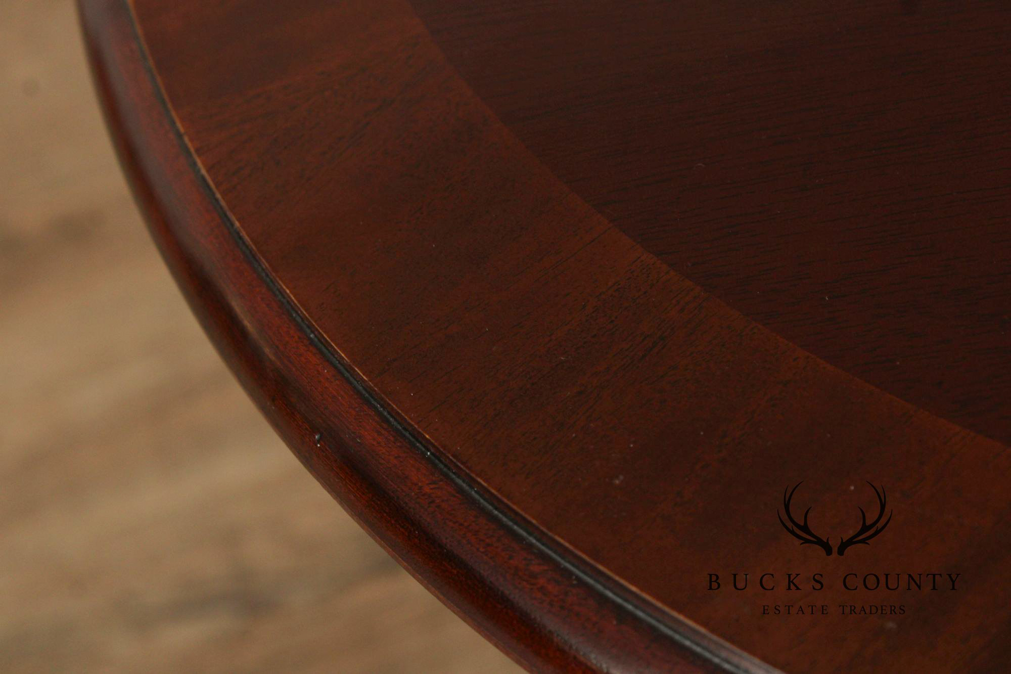 Mahogany Federal Style Round Pedestal Table