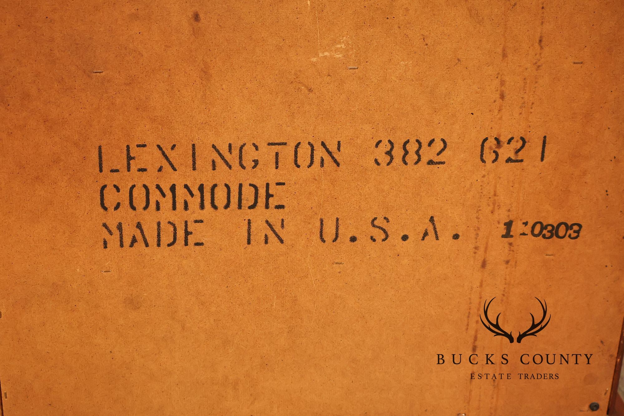 Lexington 'Vestiges' Pair of Mahogany Nightstands