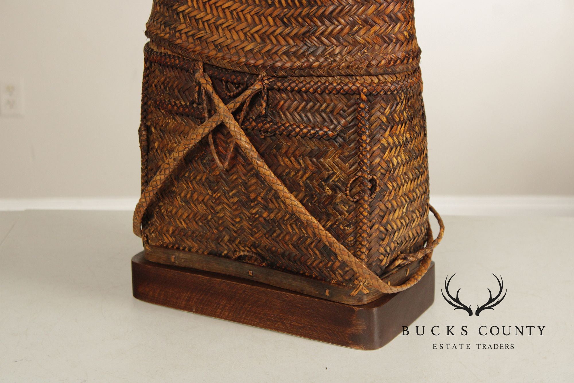 Asian Vintage Woven Wicker Basket Table Lamp