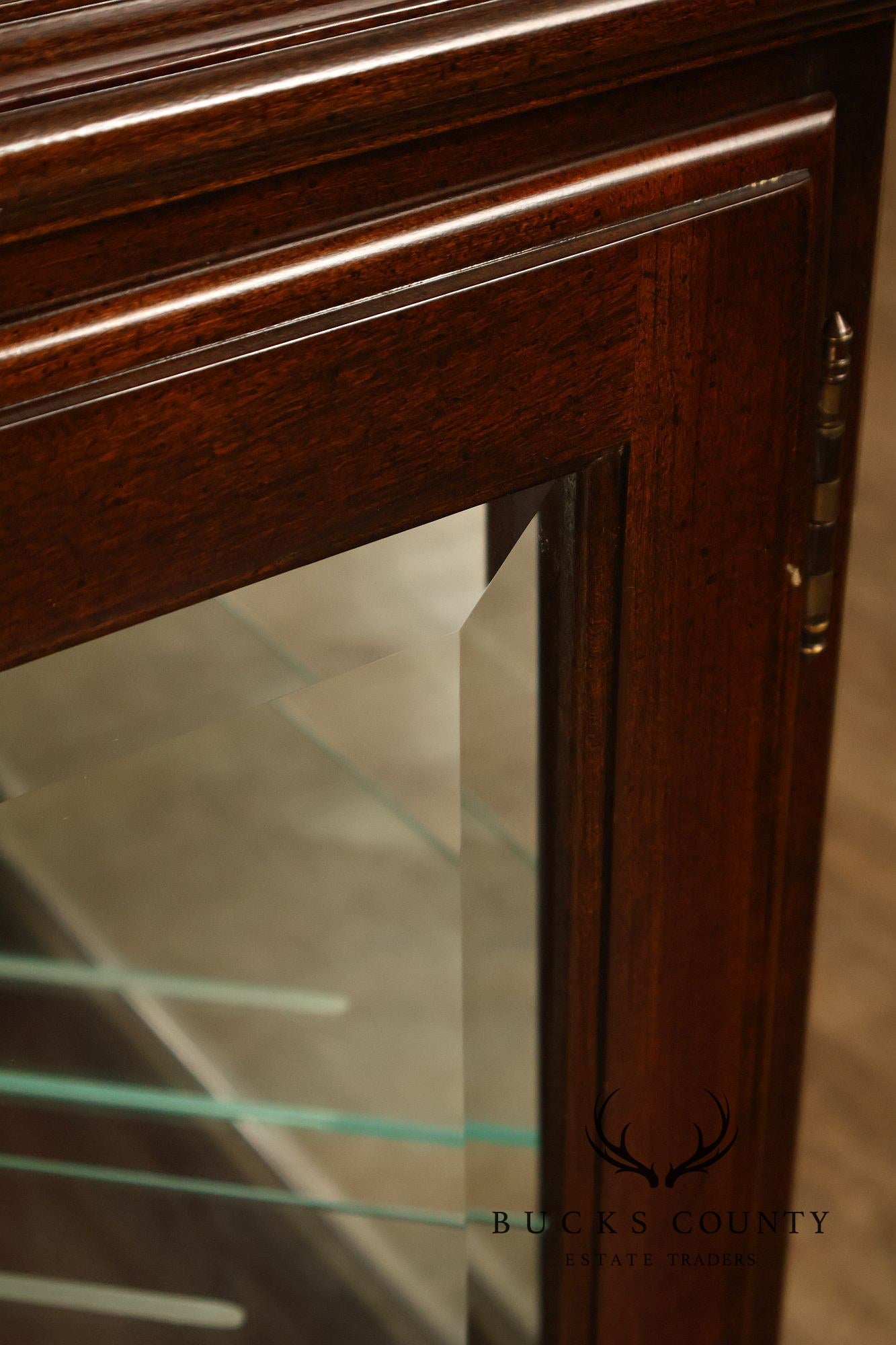Ethan Allen Georgian Court Collection Corner Curio Display Cabinet