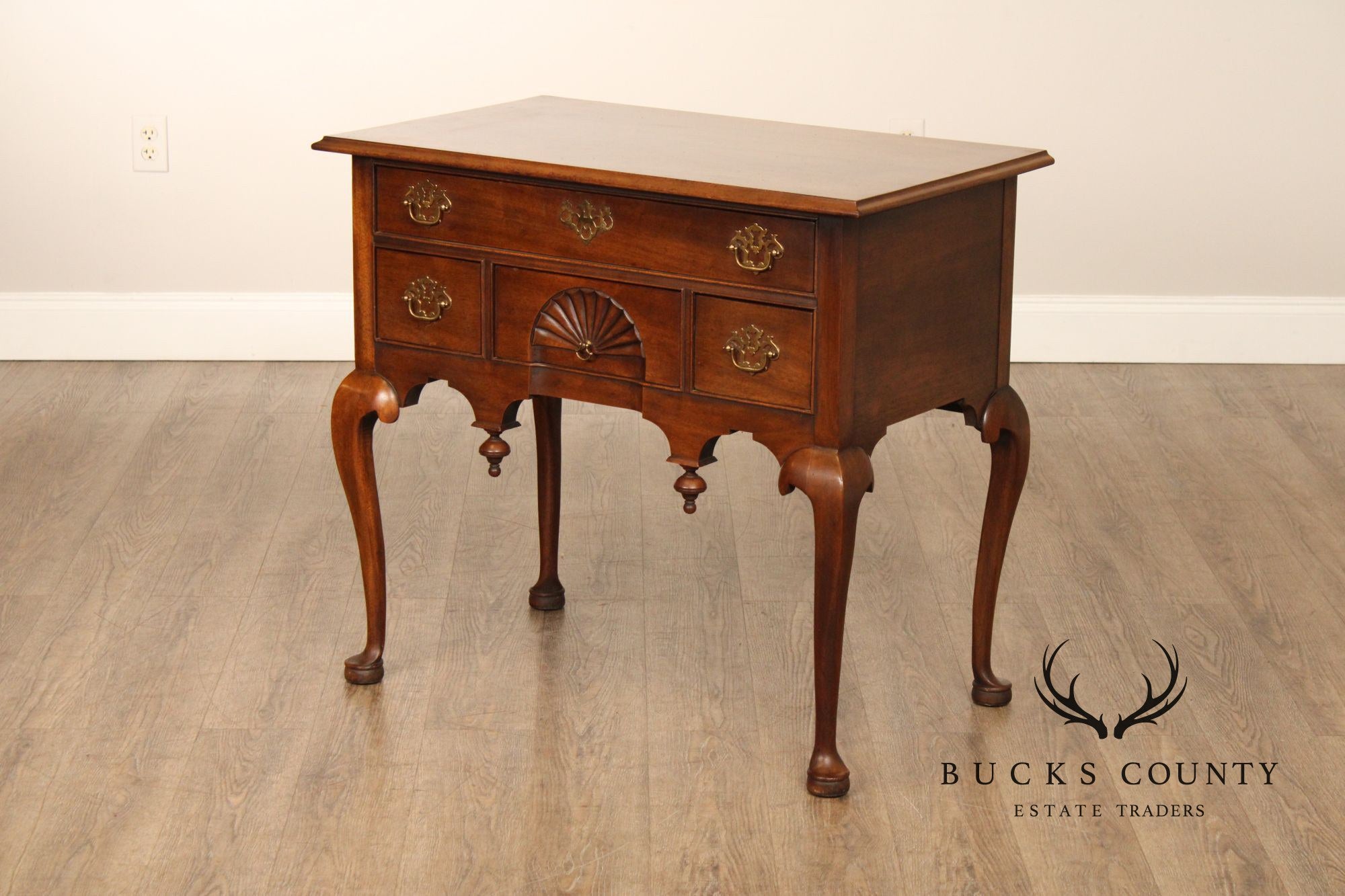 Century Furniture Vintage Queen Anne Style Mahogany Lowboy Chest