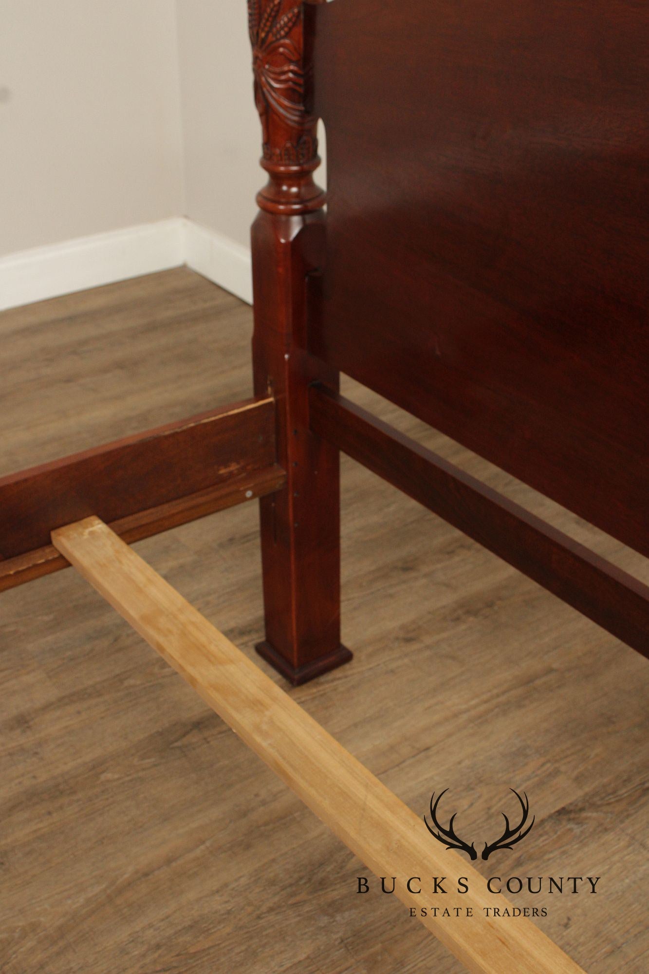Lexington Queen Size Carved Mahogany Poster Bed