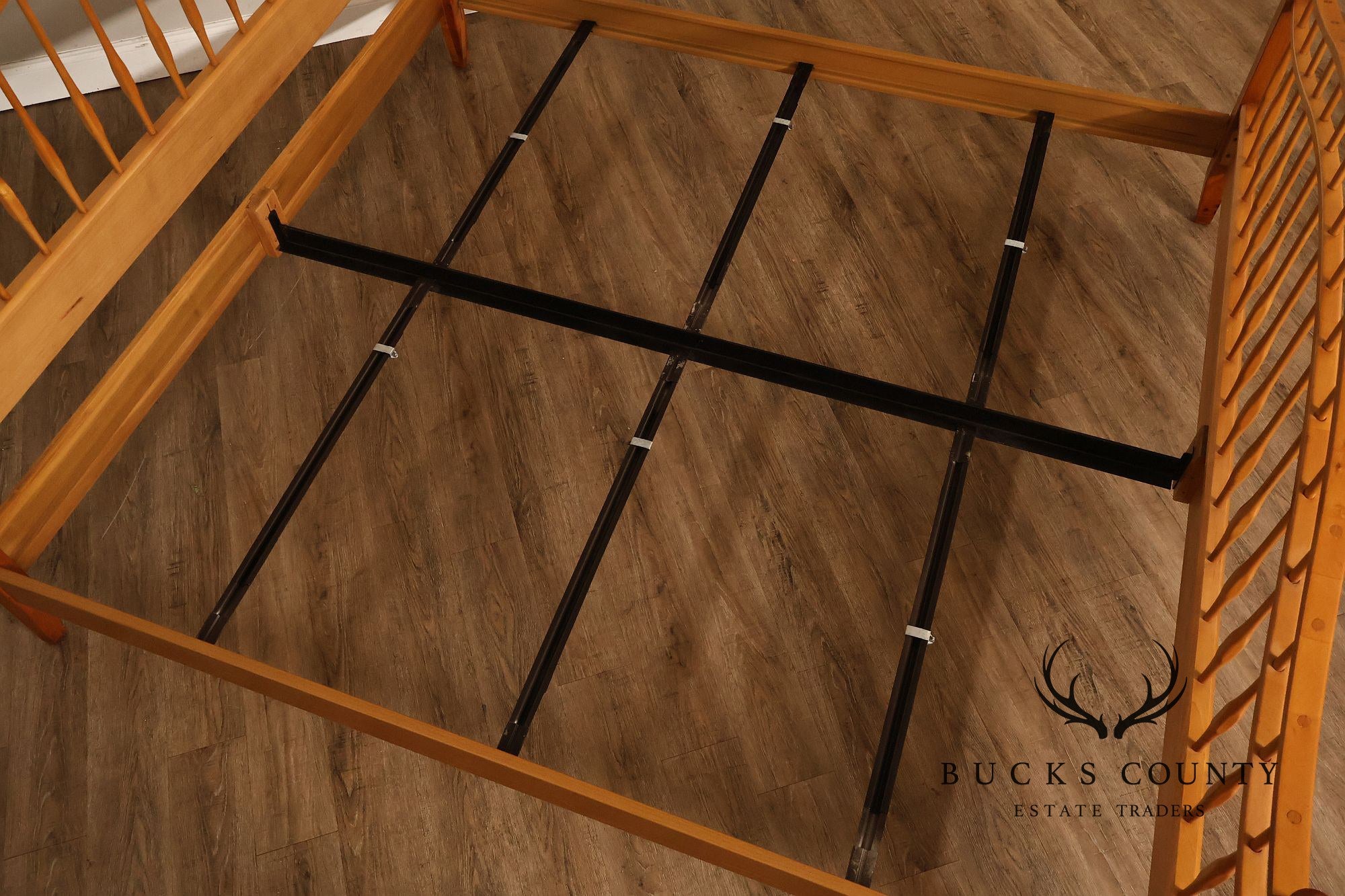 Ethan Allen Country Crossings Collection King Size Windsor Bed