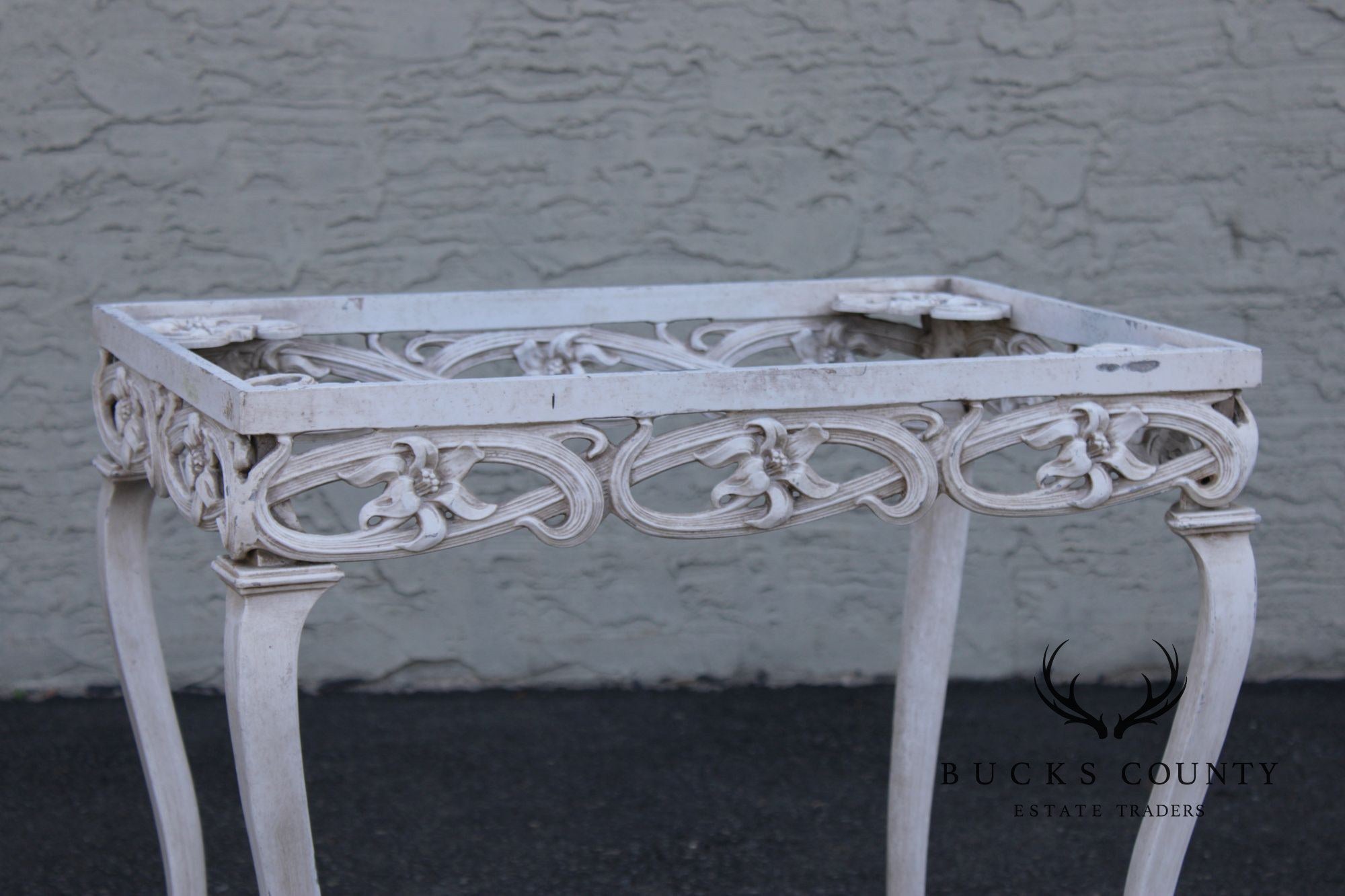 Brown Jordan Cast Aluminum 'Day Lily' Outdoor Patio Side Table