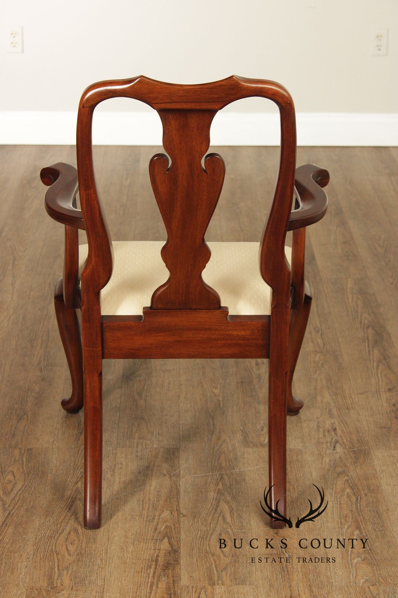 Henkel Harris Queen Anne Style Set of Eight Mahogany Dining Chairs