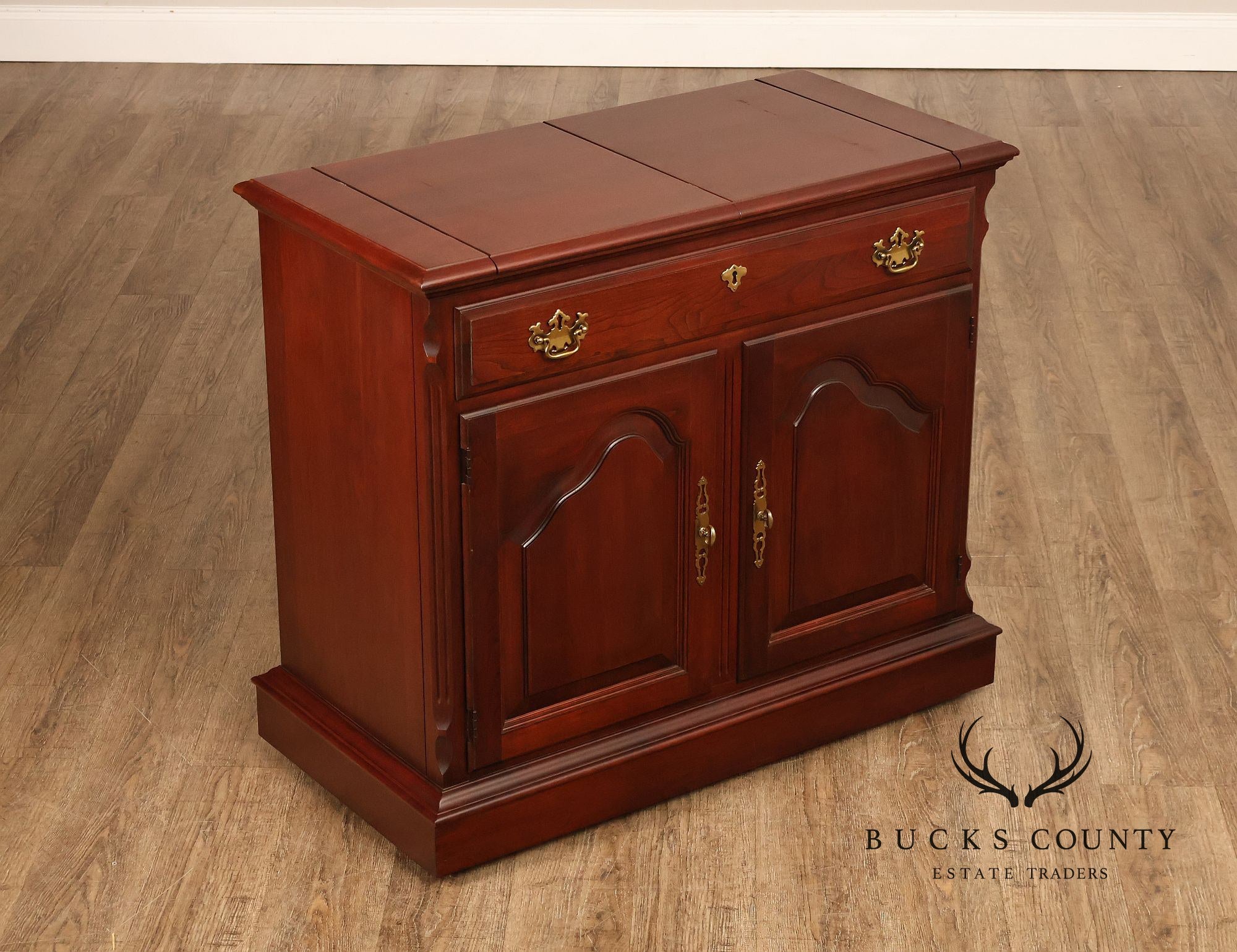 Pennsylvania House Traditional Cherry Flip Top Server