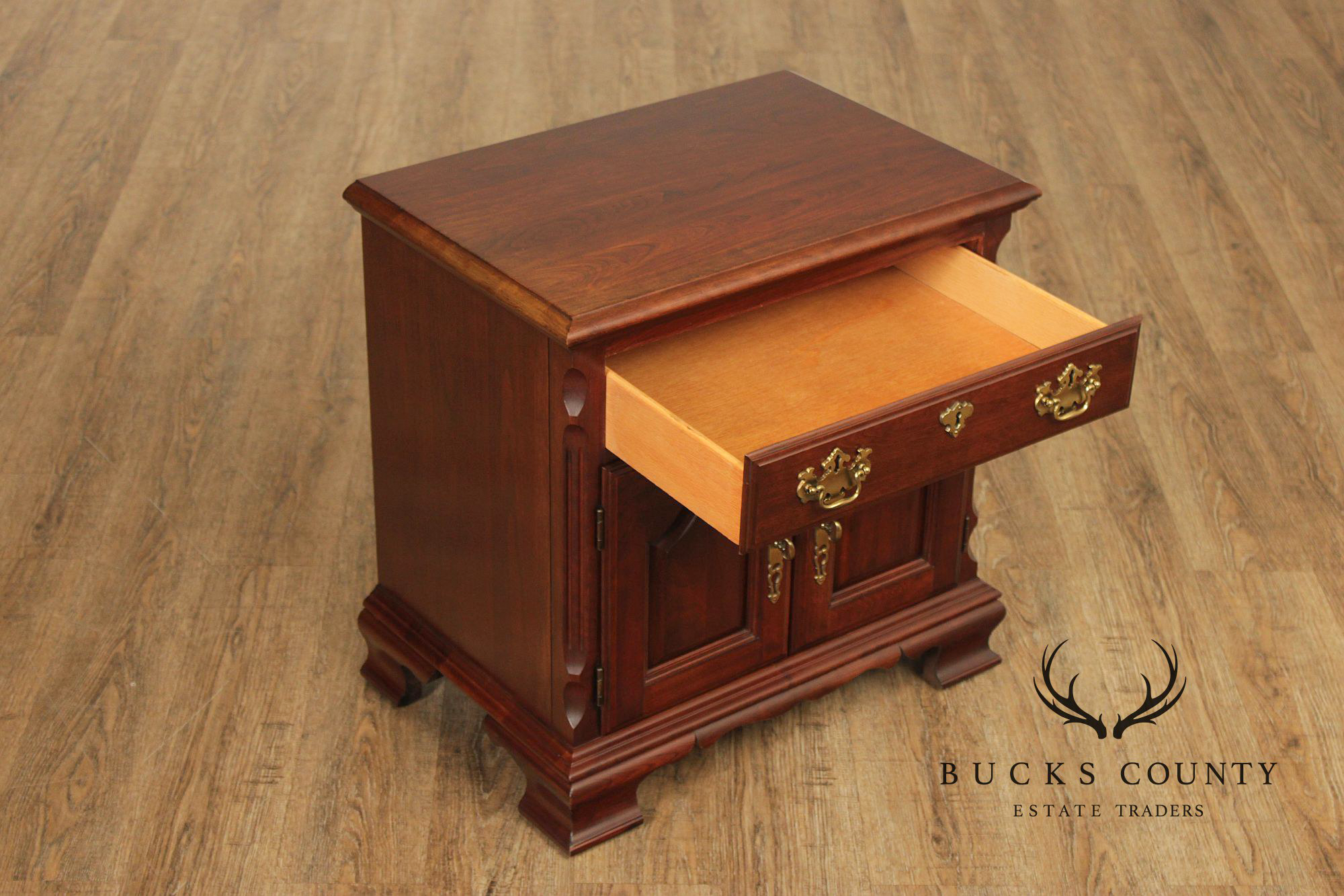 Pennsylvania House Traditional Pair Of Cherry Nightstands