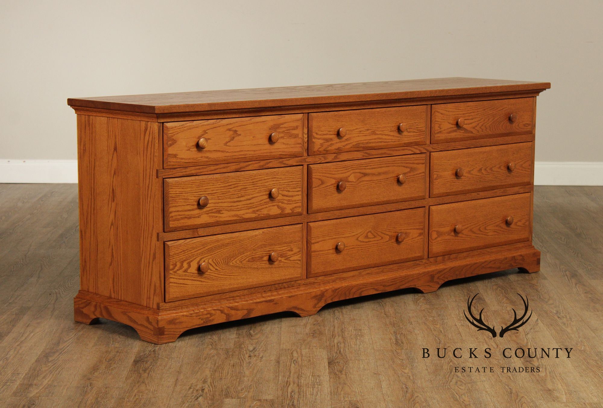 Hunt Country Furniture Country Style Oak Nine-Drawer Dresser