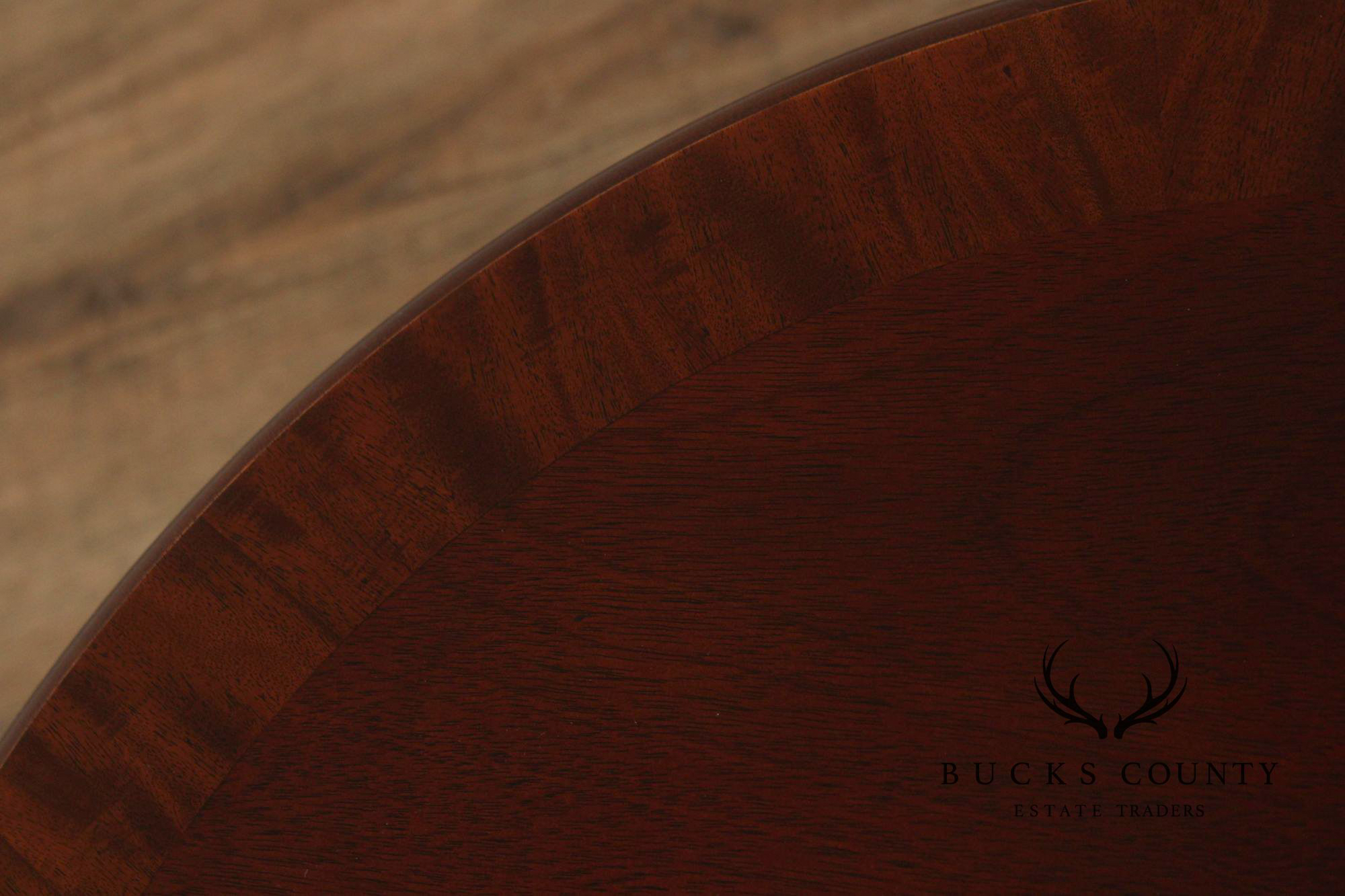 Mahogany Federal Style Round Pedestal Table