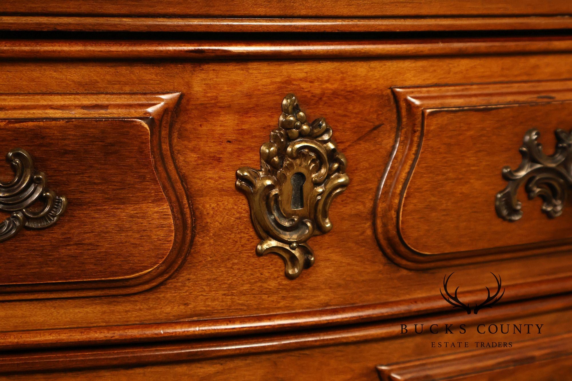 Henredon 'Villandry' French Louis XV Style Walnut Nightstand