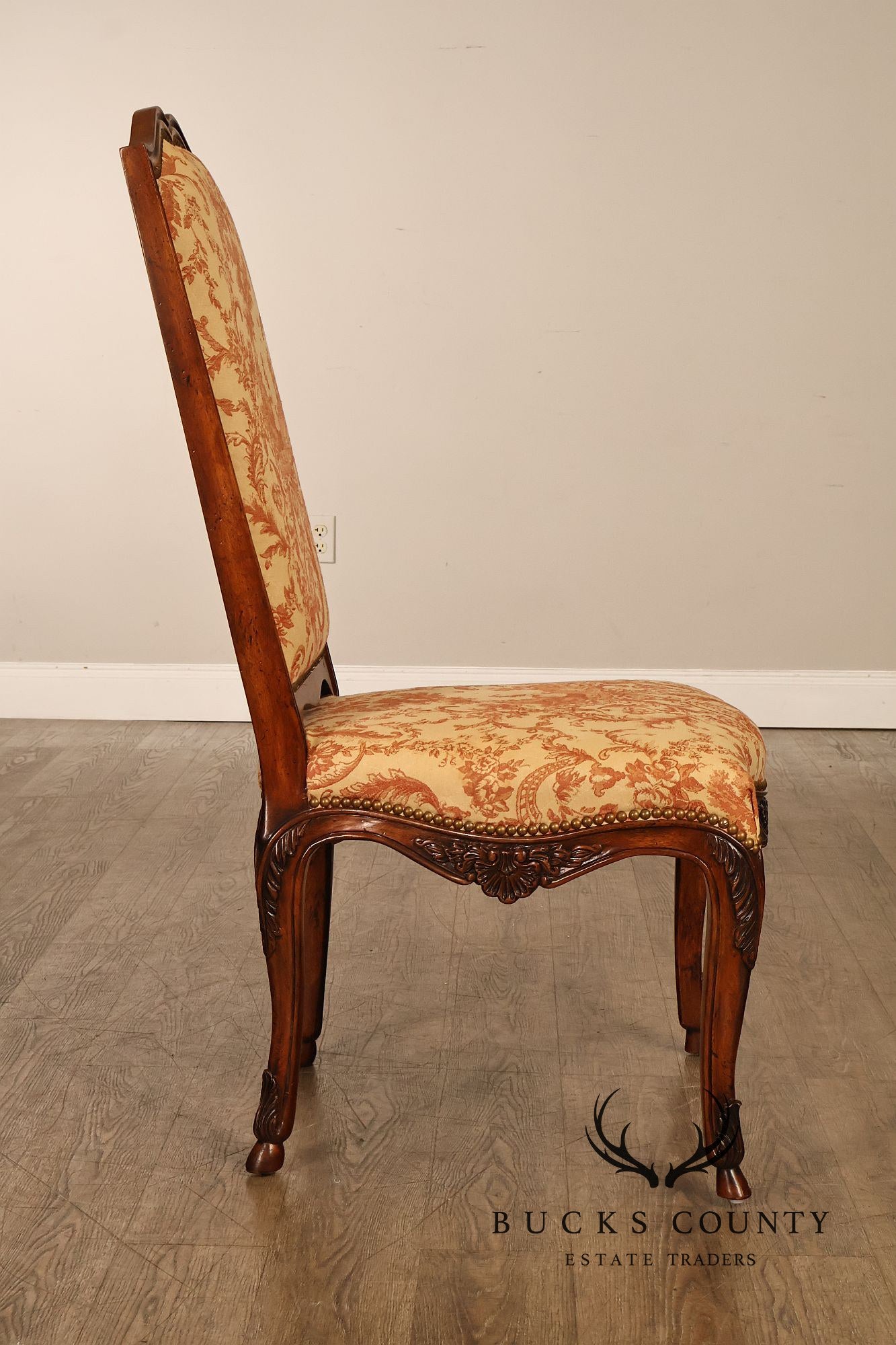 Henredon French Louis XV Style Pair of Carved Side Dining Chairs